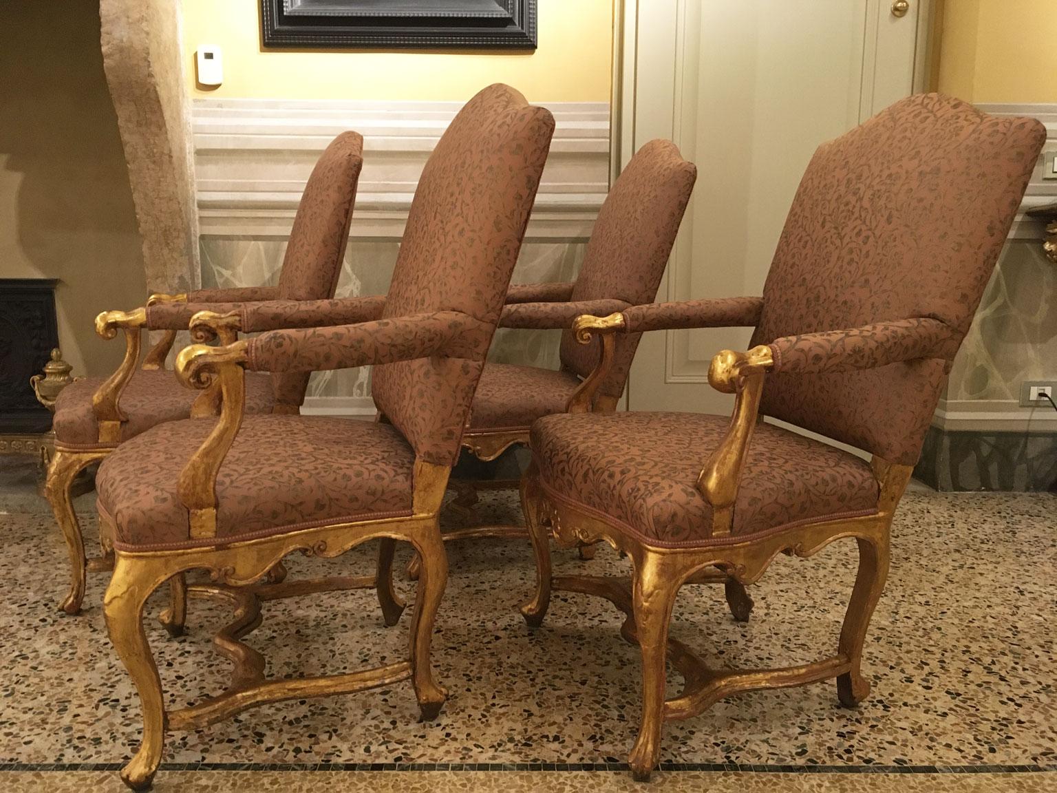 Venezia Italy Early 18th Century Set 5 Rococo Carved Giltwood Armchairs For Sale 12