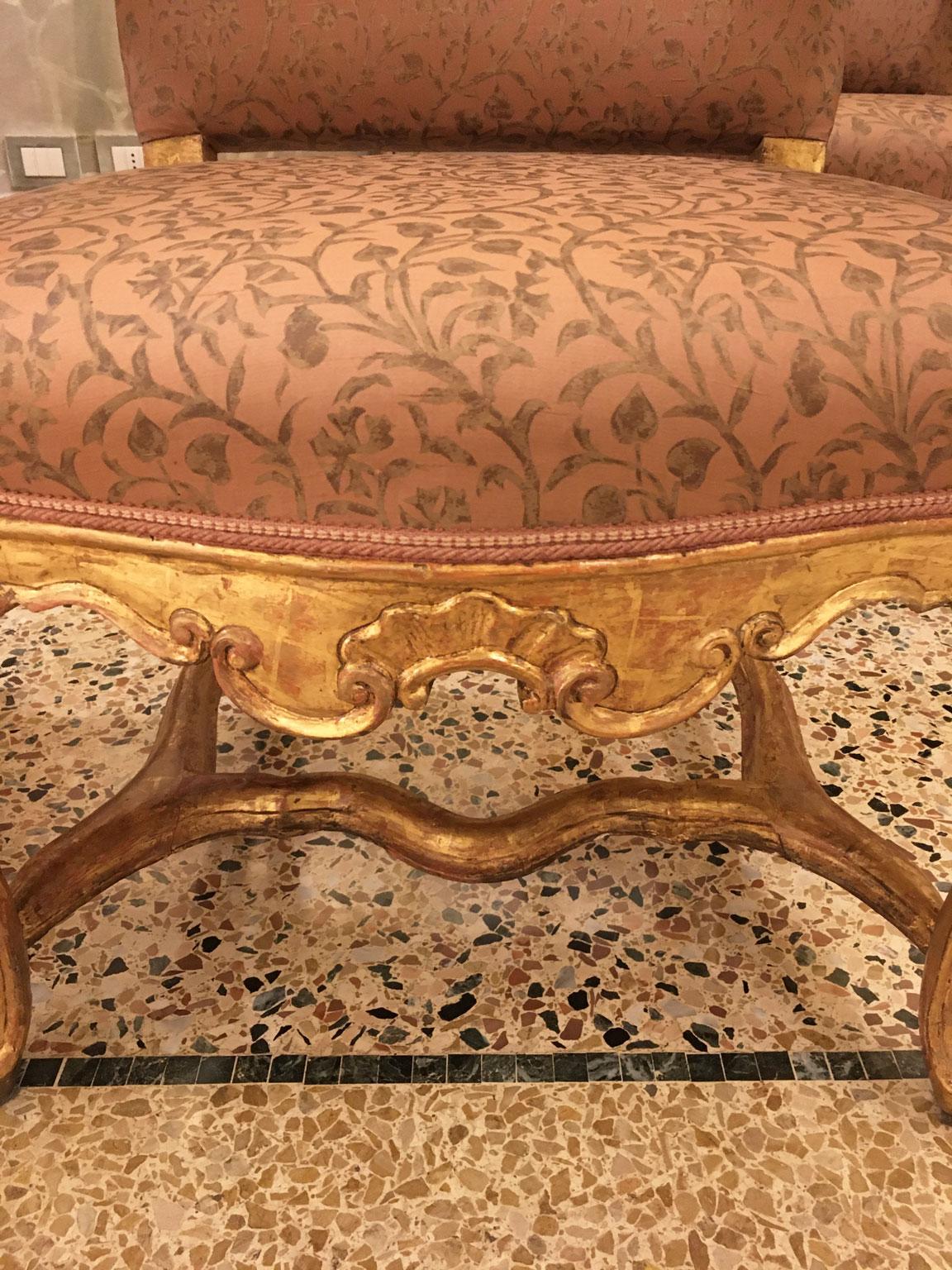 Hand-Crafted Venezia Italy Early 18th Century Set 5 Rococo Carved Giltwood Armchairs For Sale