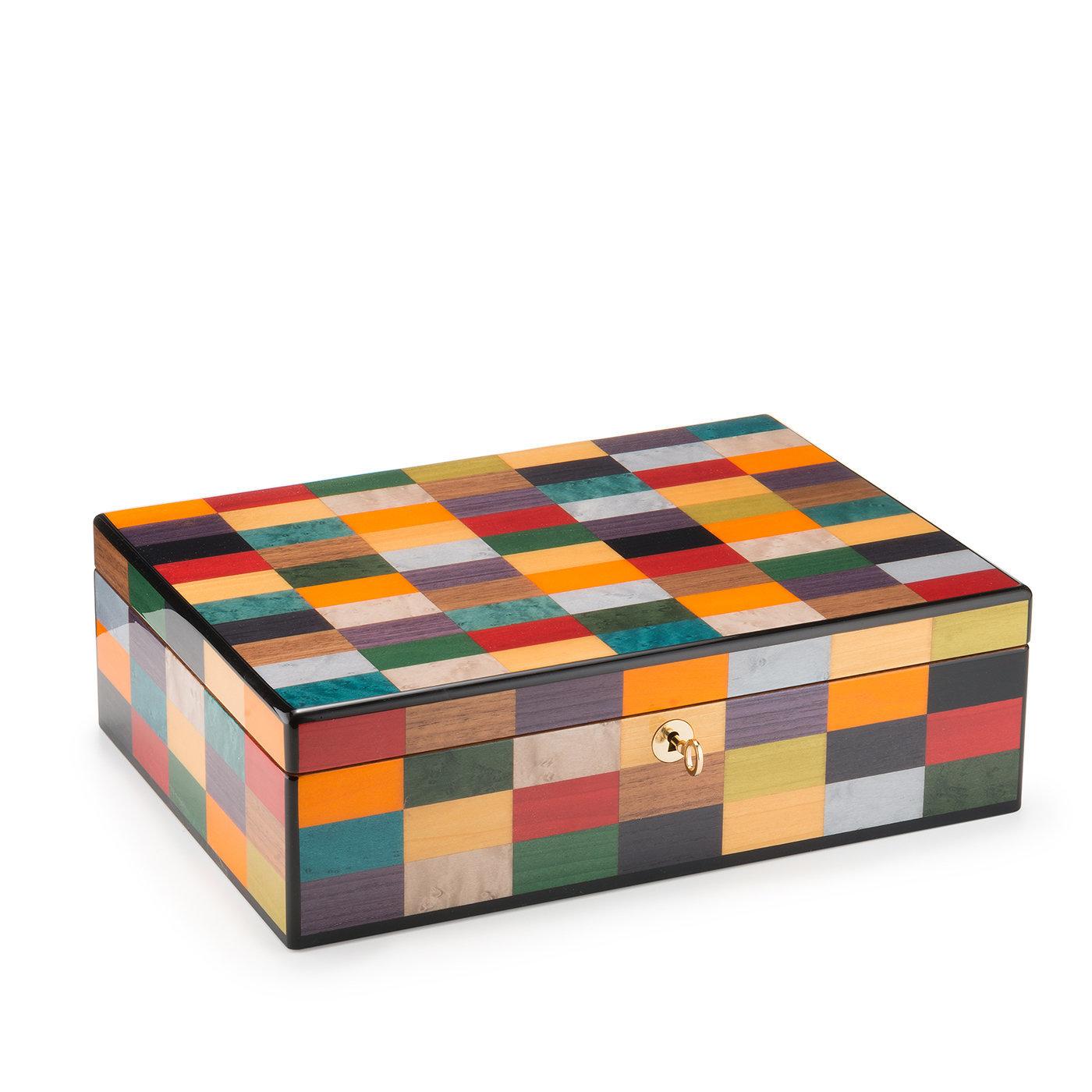 Characterized by a masterfully handcrafted silhouette, this superb watch case combines mahogany wood, gold-finished metal, and beige Alcantara lining in a refined design. Lined and featuring 10 watch holders, it boasts a stunning inlaid work