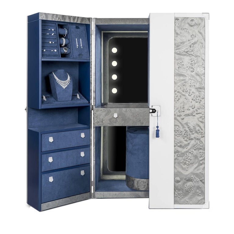 Venice embodies high Italian culture and elegance. It inspired the Venezia trunk, an elegant locking ladies' dressing table for cosmetics, jewelry, and personal items. The exterior of the trunk is covered with leather, solid brass hardware, and