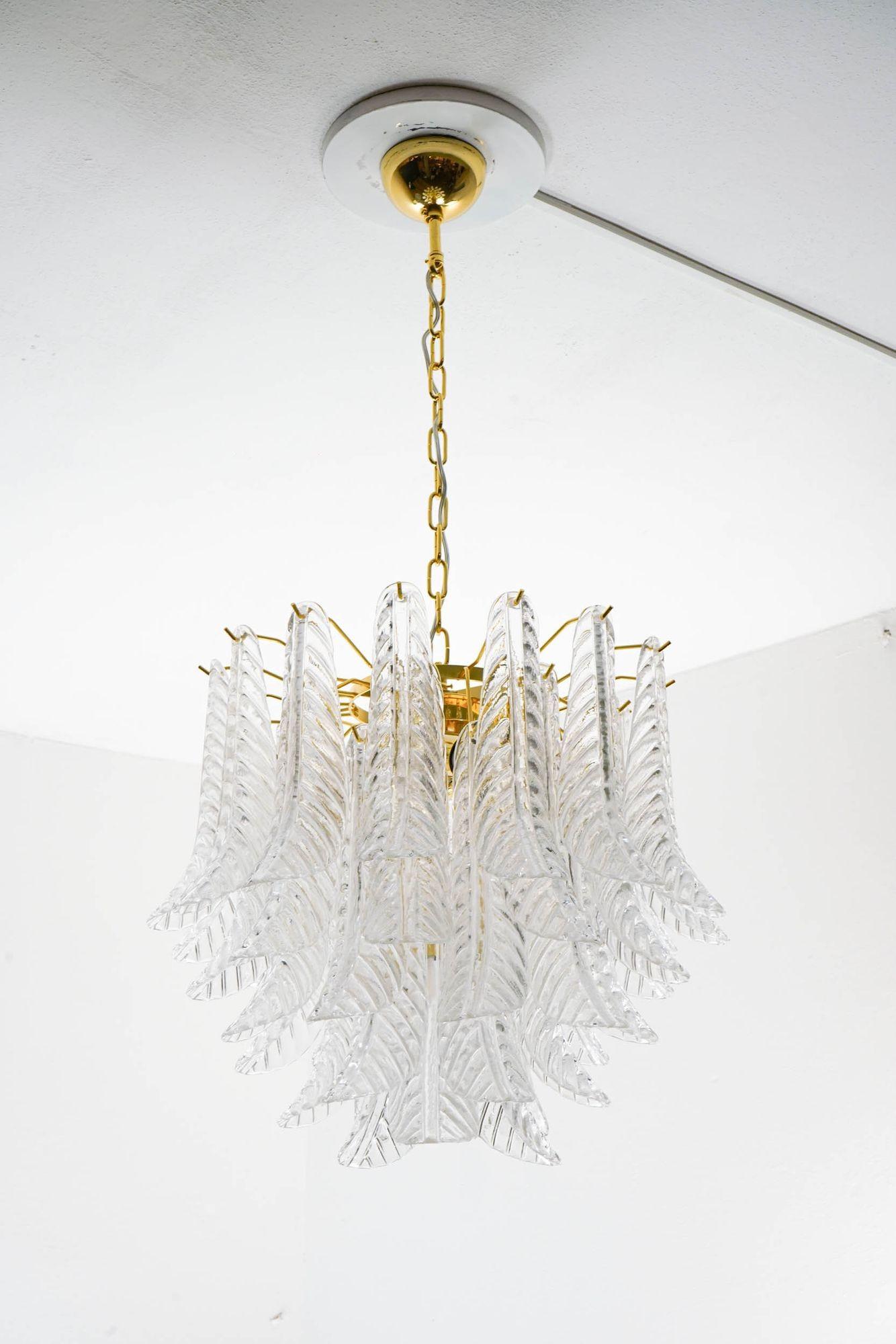Mid-Century Modern Veneziana 5 tiers chandelier. 41 Clear glass piece . Piattelli design. US wired For Sale