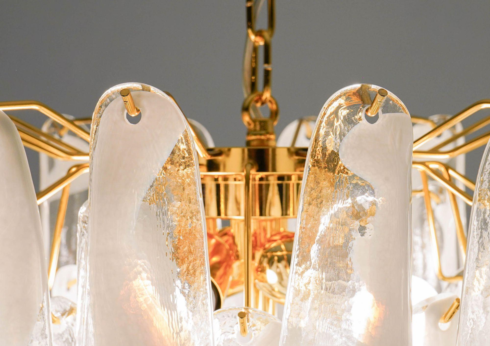 Mid-Century Modern Veneziana 5 tiers chandelier, 41 Opaline glass elements by Piattelli. UL listed For Sale