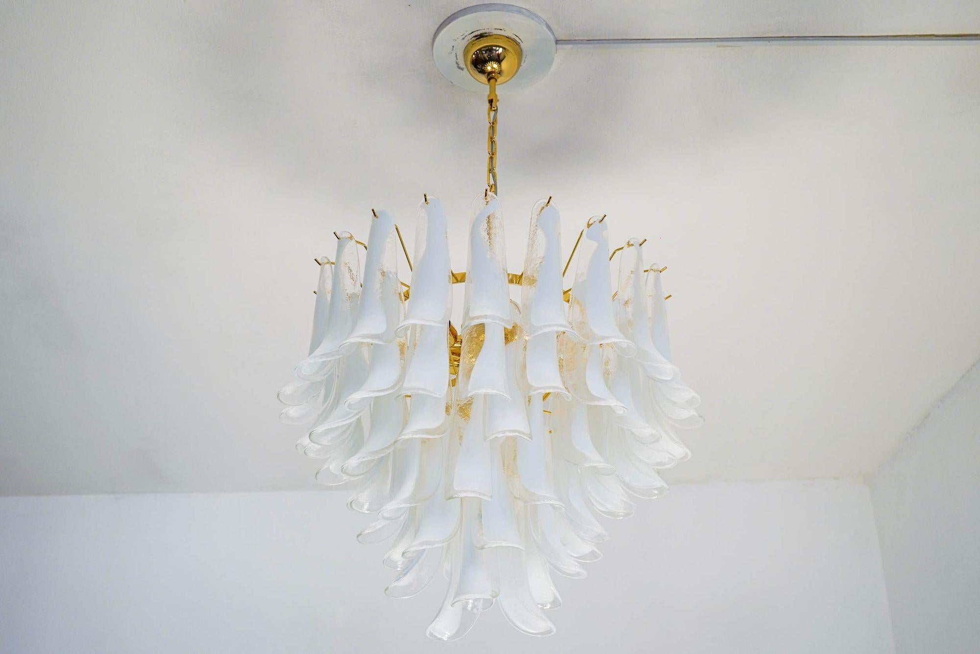 Lampadario a 6 piani Veneziana. 65 elementi in vetro opalino. Silvio Piattelli design in vendita 10