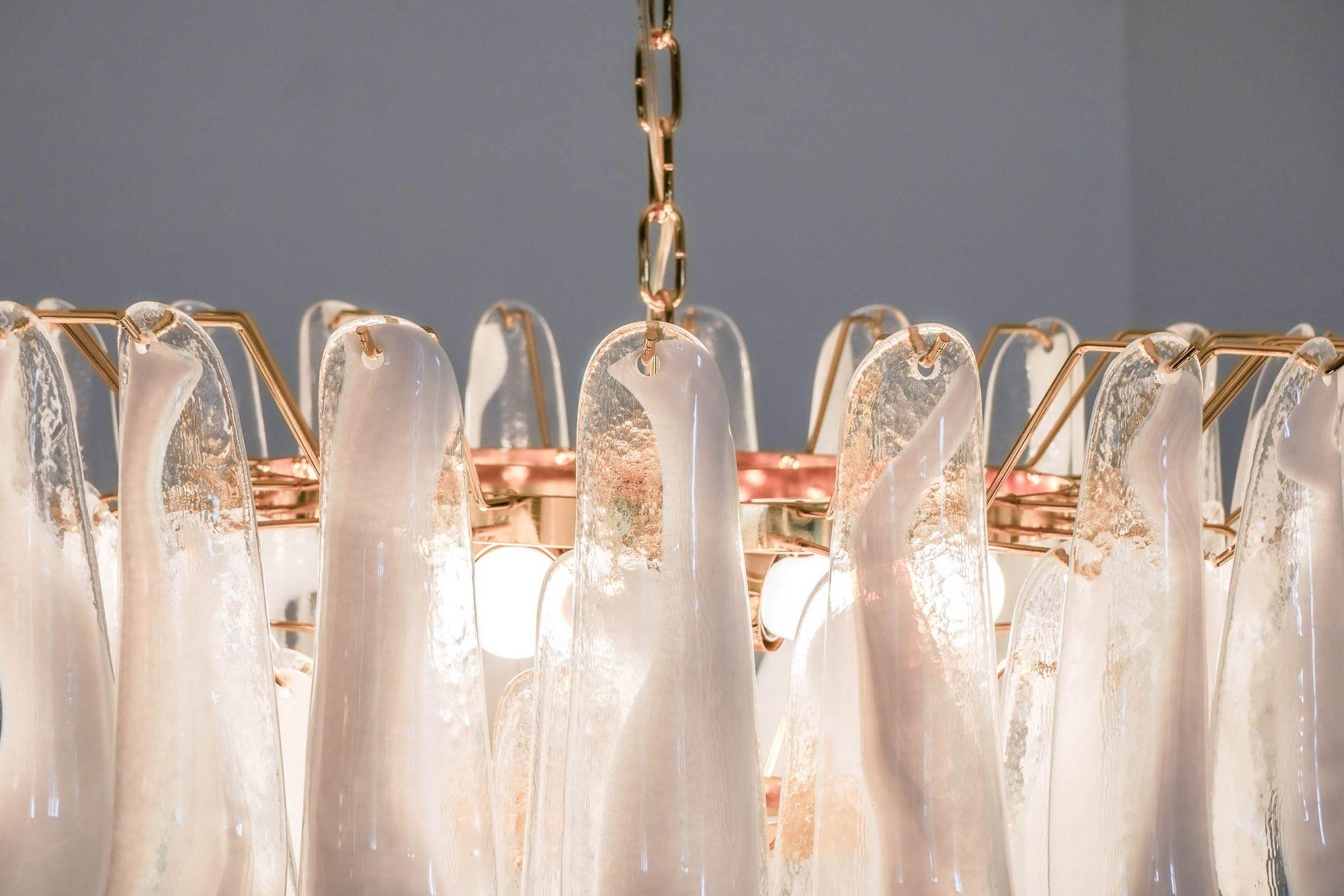 Lampadario a 6 piani Veneziana. 65 elementi in vetro opalino. Silvio Piattelli design In condizioni Nuovo in vendita a Tavarnelle val di Pesa, Florence