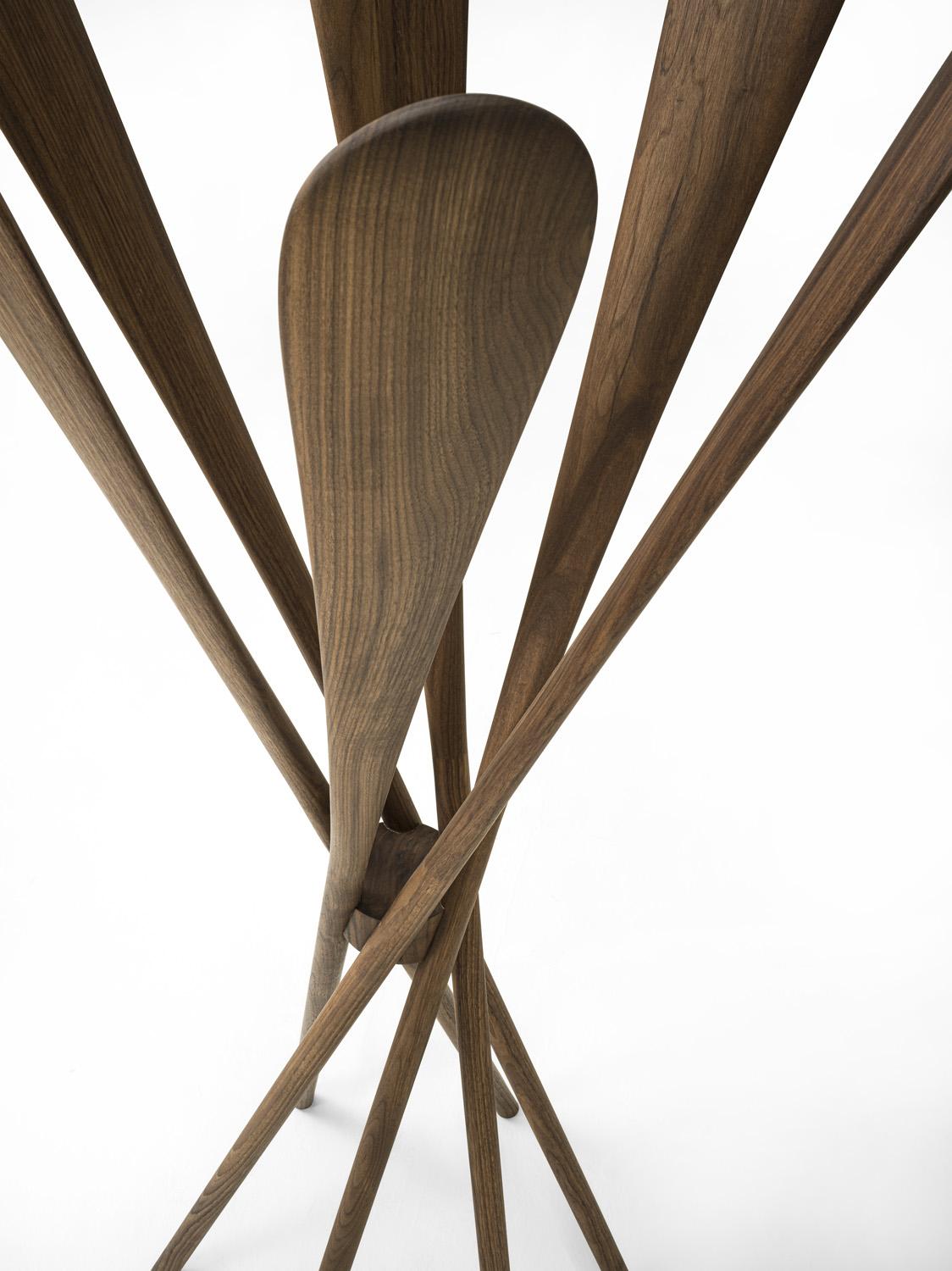 Veneziano-Mantelbügel aus Massivholz von C.R. & S., hergestellt in Italien im Zustand „Neu“ im Angebot in Beverly Hills, CA