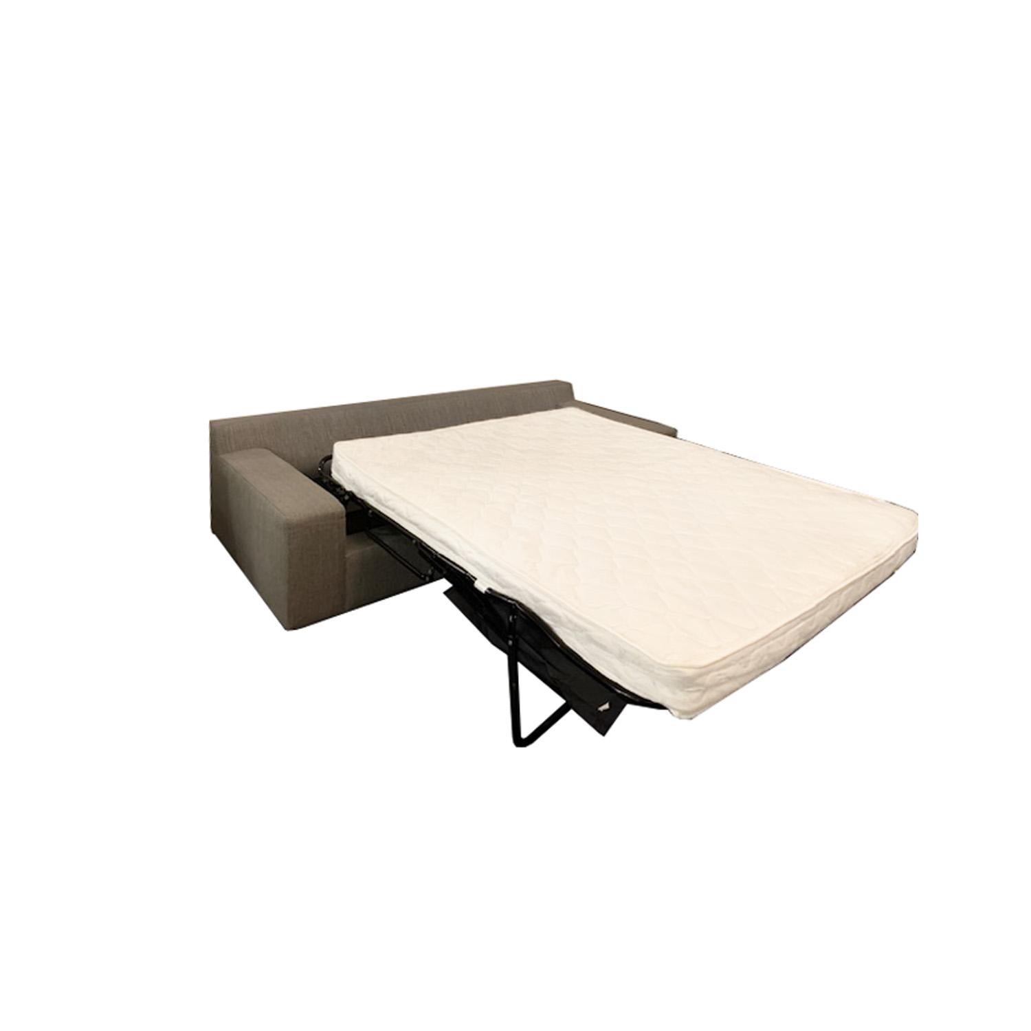 Venfield Custom Sofa Bed 'Floor Sample' For Sale at 1stDibs floor