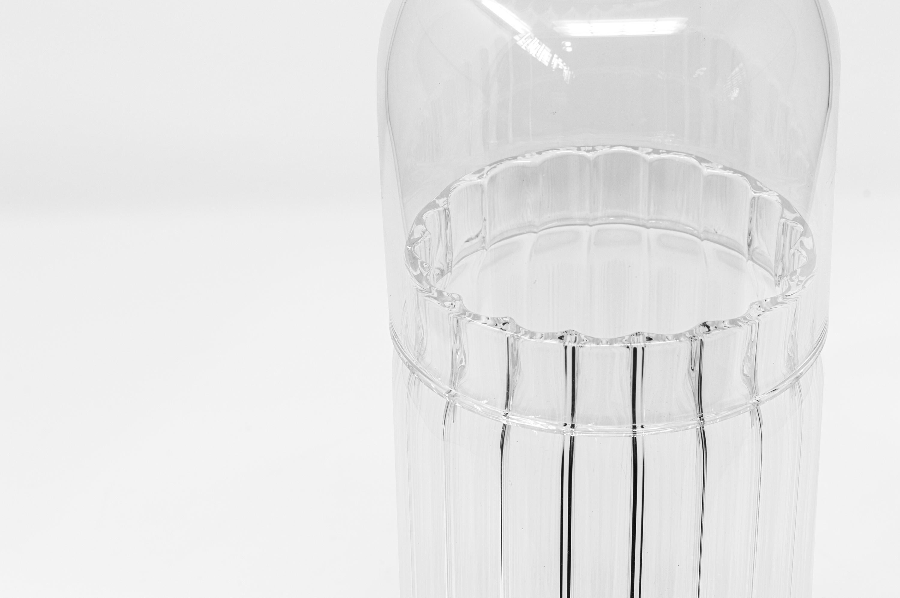 Récipient minimaliste en verre soufflé contemporain soufflé de Venise à rayures et lisse « Innesti L » Neuf - En vente à Milan, IT