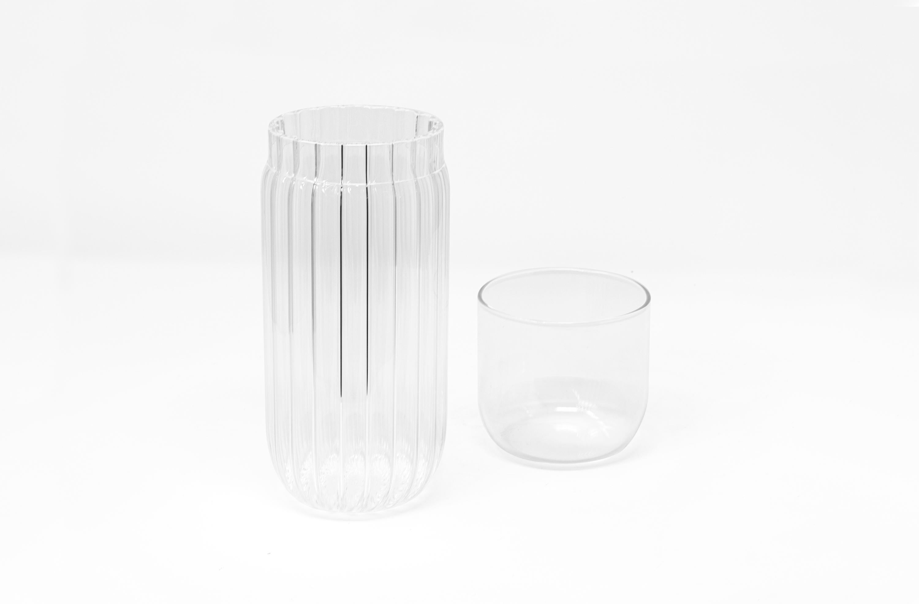 XXIe siècle et contemporain Récipient minimaliste en verre soufflé contemporain soufflé de Venise à rayures et lisse « Innesti L » en vente