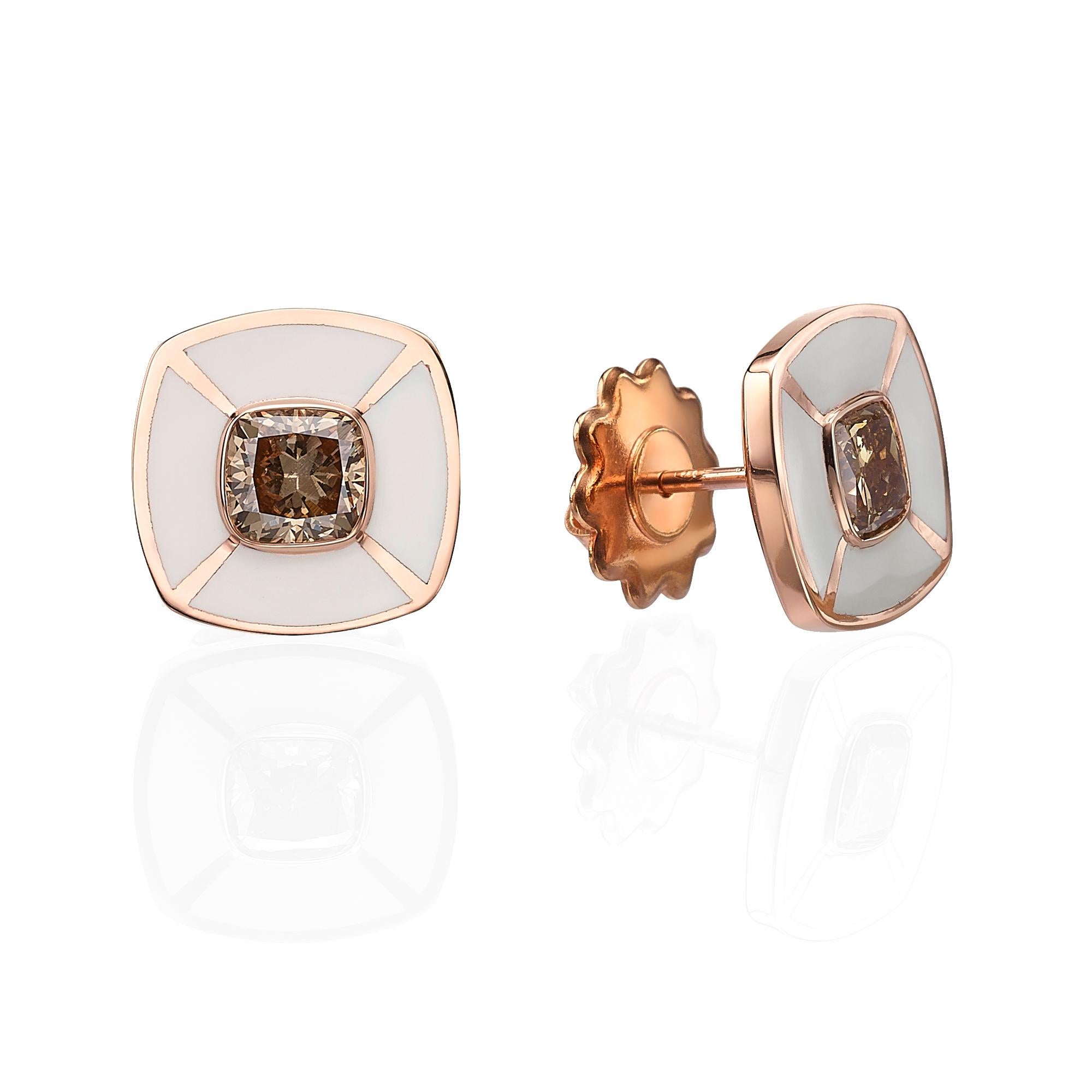 SKU# 4006138

Elevate your style with these beautiful 18k Rose Gold Stud diamond Earrings with White Enamel. Each earring features a cushion-cut Champagne diamond, set in a rich rose gold bezel setting, with a combined total weight of 2.02 carats.
