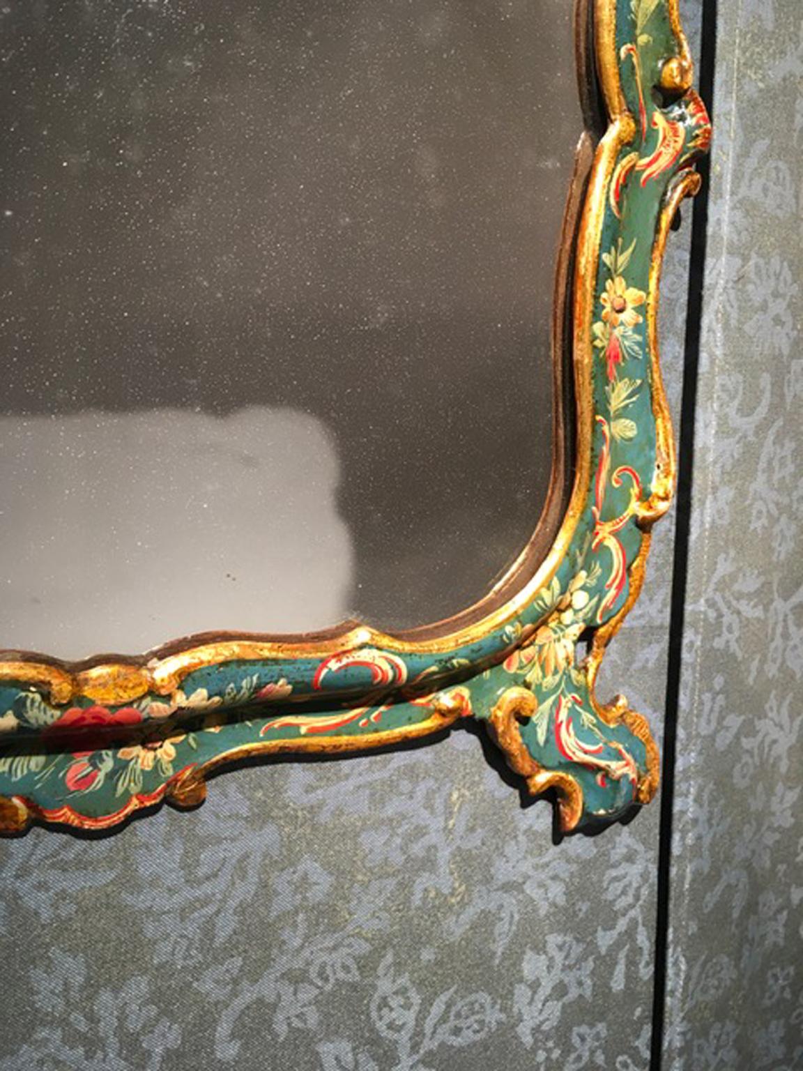 Venice Italy Mid-18th Century Green Lacquered Mirror Golden Edge Mercury Mirror In Good Condition In Brescia, IT
