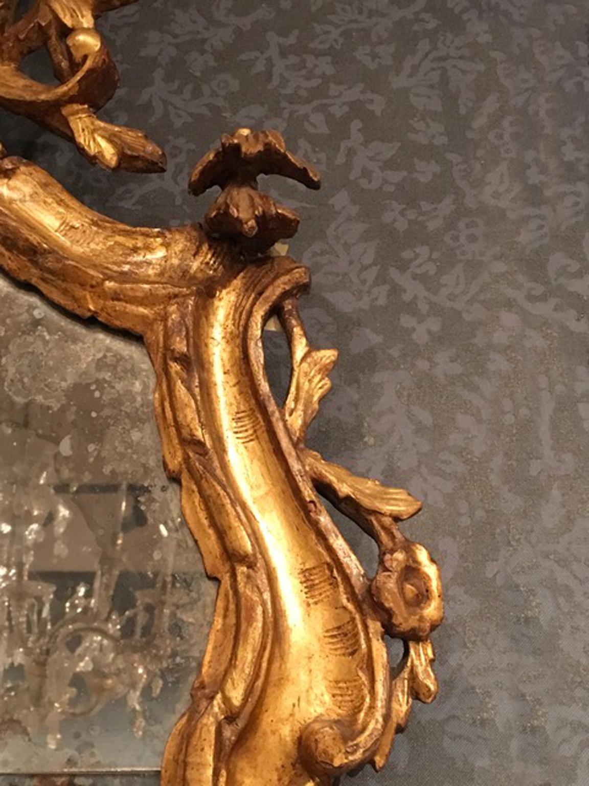 italien Miroir baroque en bois doré de la fin du XVIIIe siècle à Venise en vente