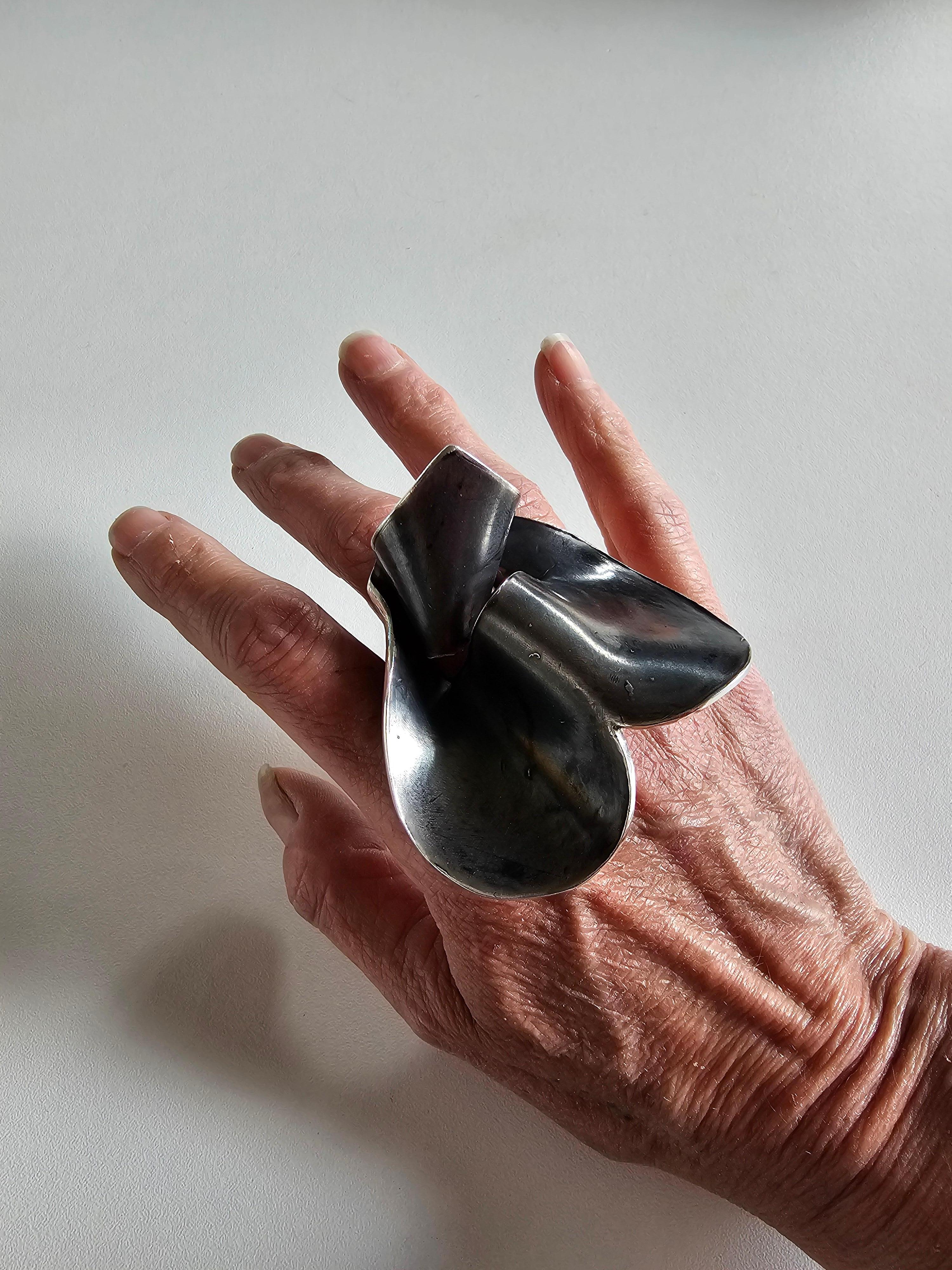 Alina Alamorean Venice Mask Sculptural Contemporary Statement Ring Black Silver For Sale 3