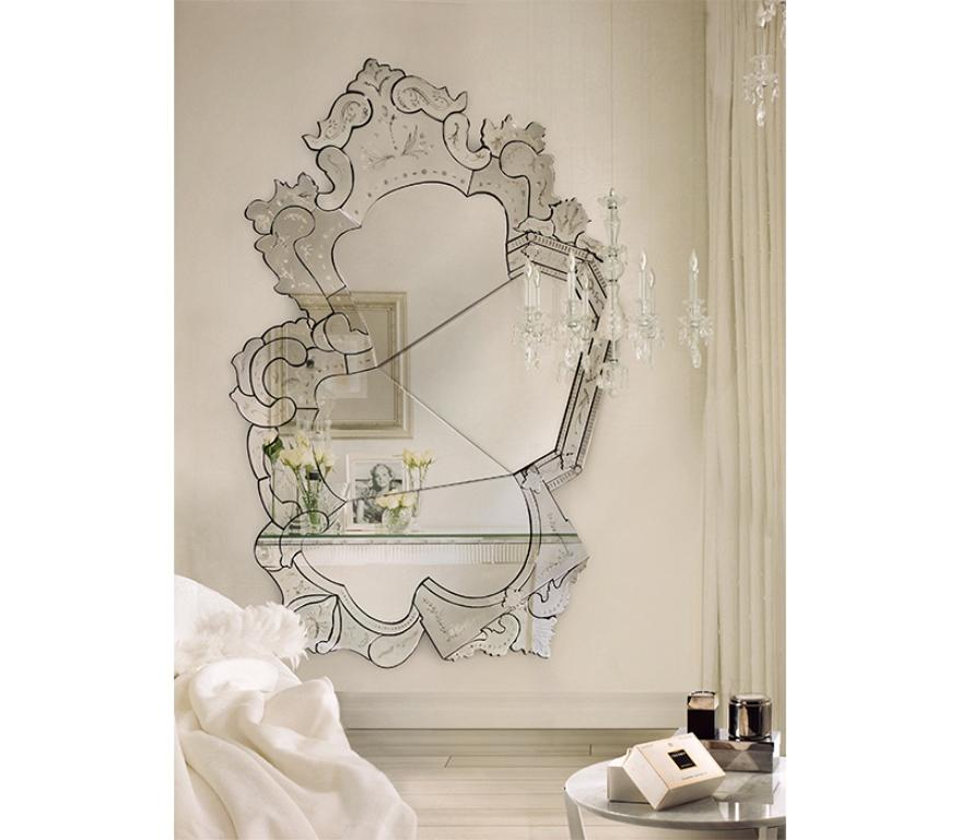 Venice Mirror Hand Cutted by Boca do Lobo In New Condition For Sale In New York, NY