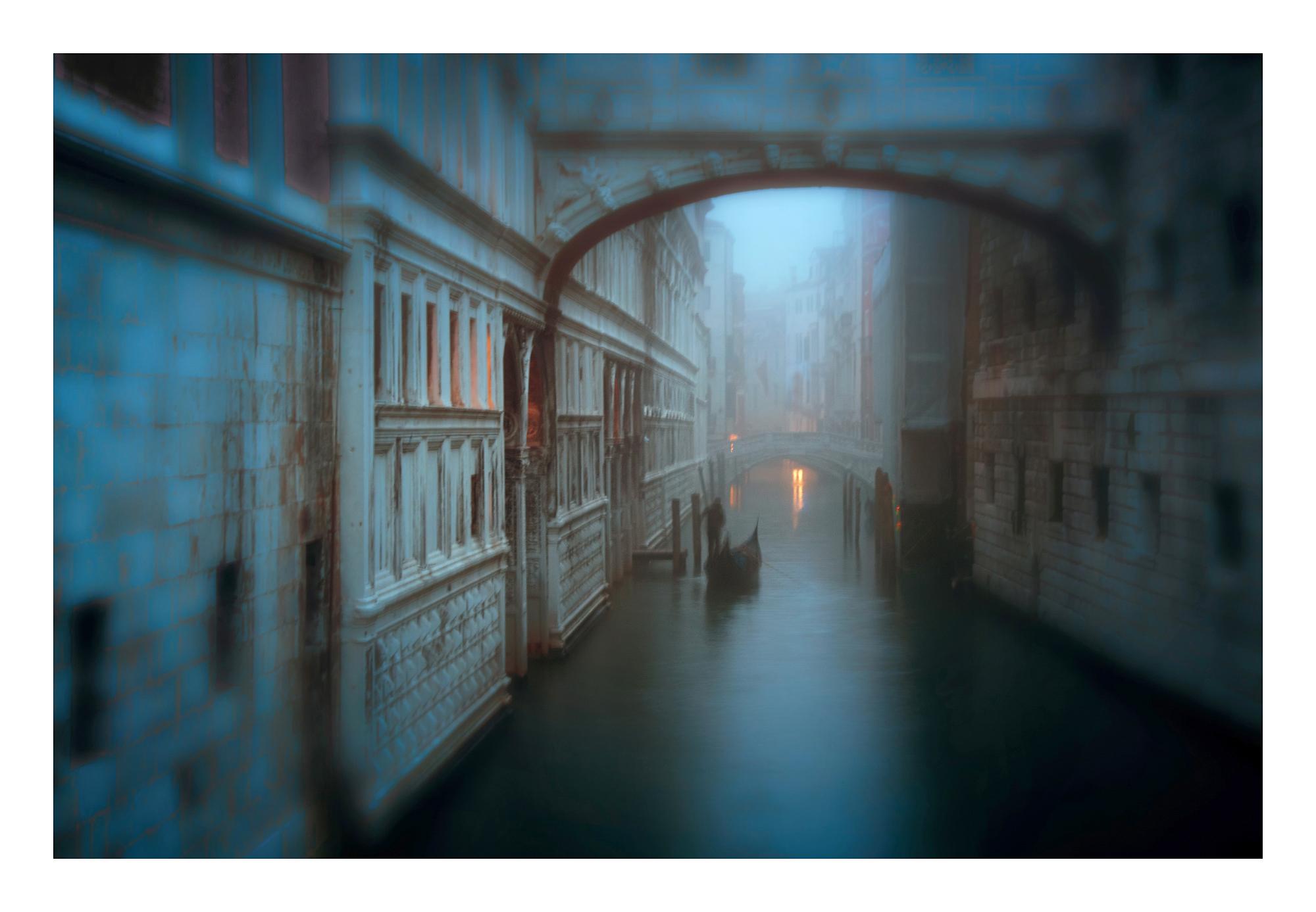Venedig Ponte Dei Sospiri:: Farbfotografie:: Fine Art Print von Rainer Martini (Italienisch) im Angebot