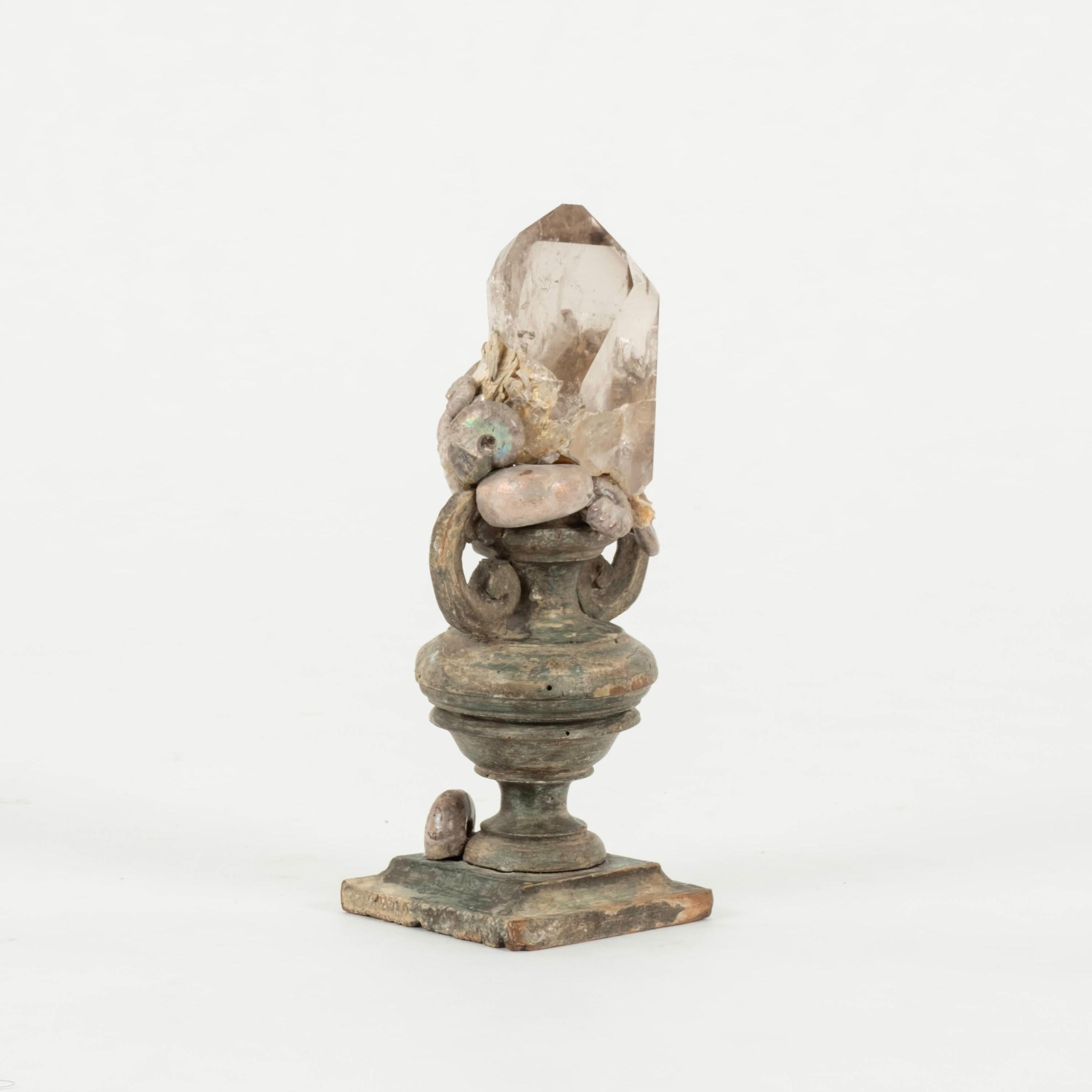 Venedig Aufsteigender Quarz Muskovit Ammonit Skulptur (Renaissance) im Angebot