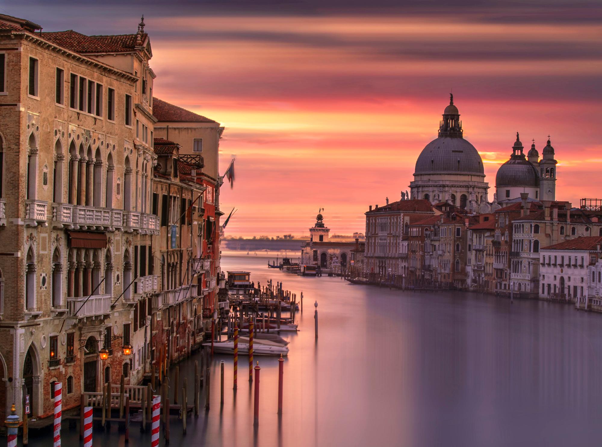 Venice Sunrise Color Photography, Fine Art Print by Rainer Martini In New Condition For Sale In Epfach, DE