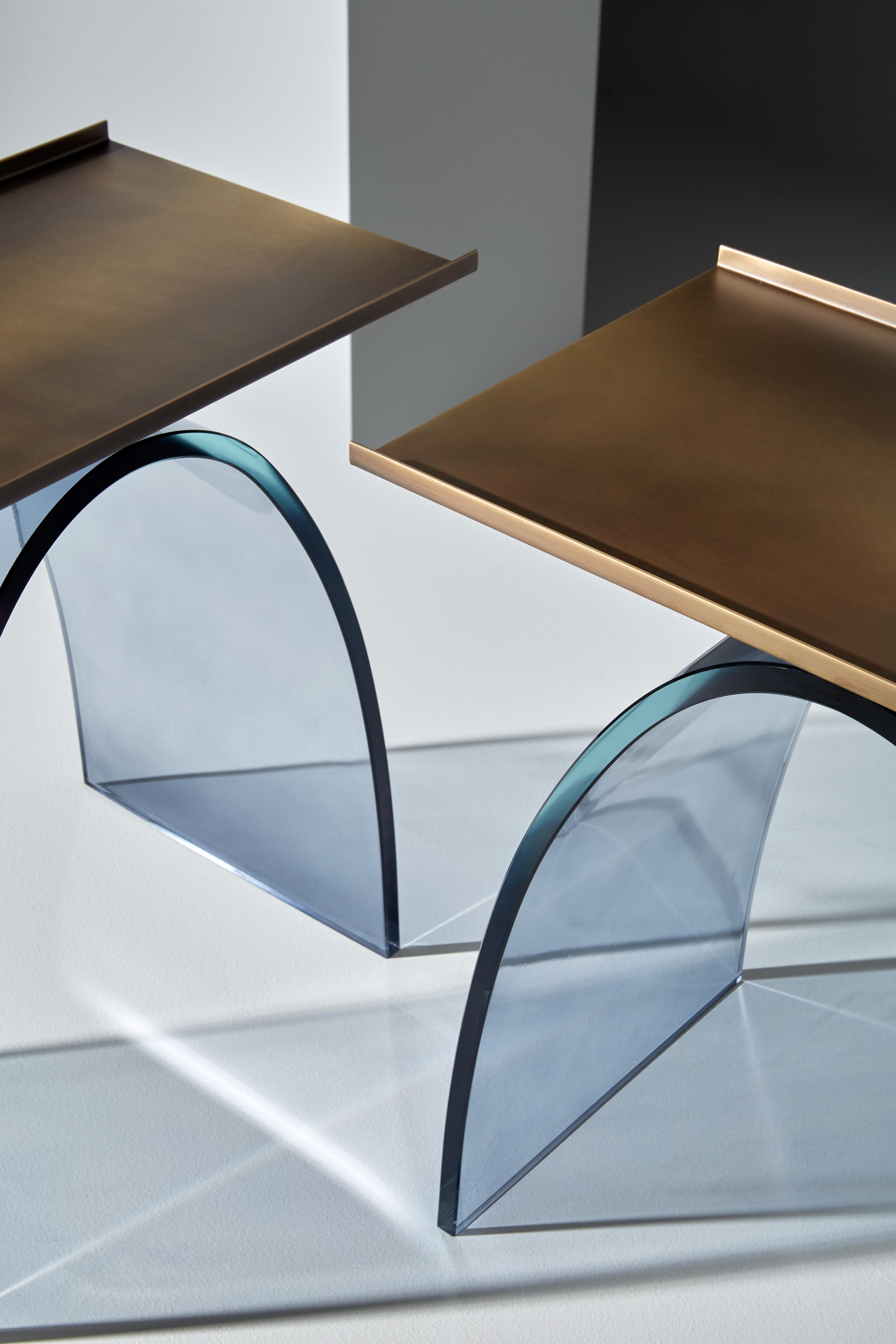 italien Table basse Wave de VeniseM avec plateau en verre et laiton par Massimo Tonetto en vente