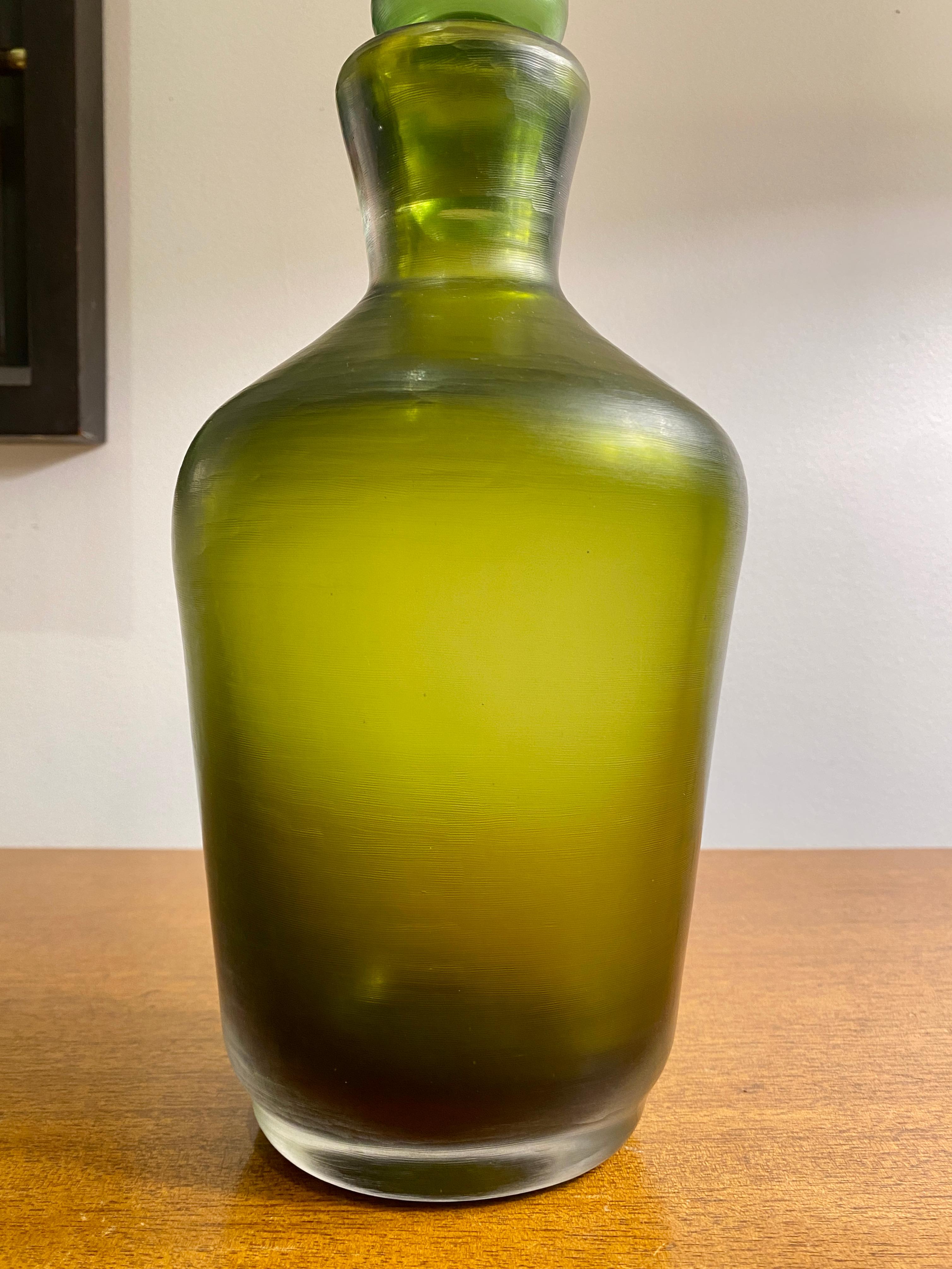 Mid-Century Modern Venini Sommerso Inciso Green Glass Bottle and Stopper For Sale