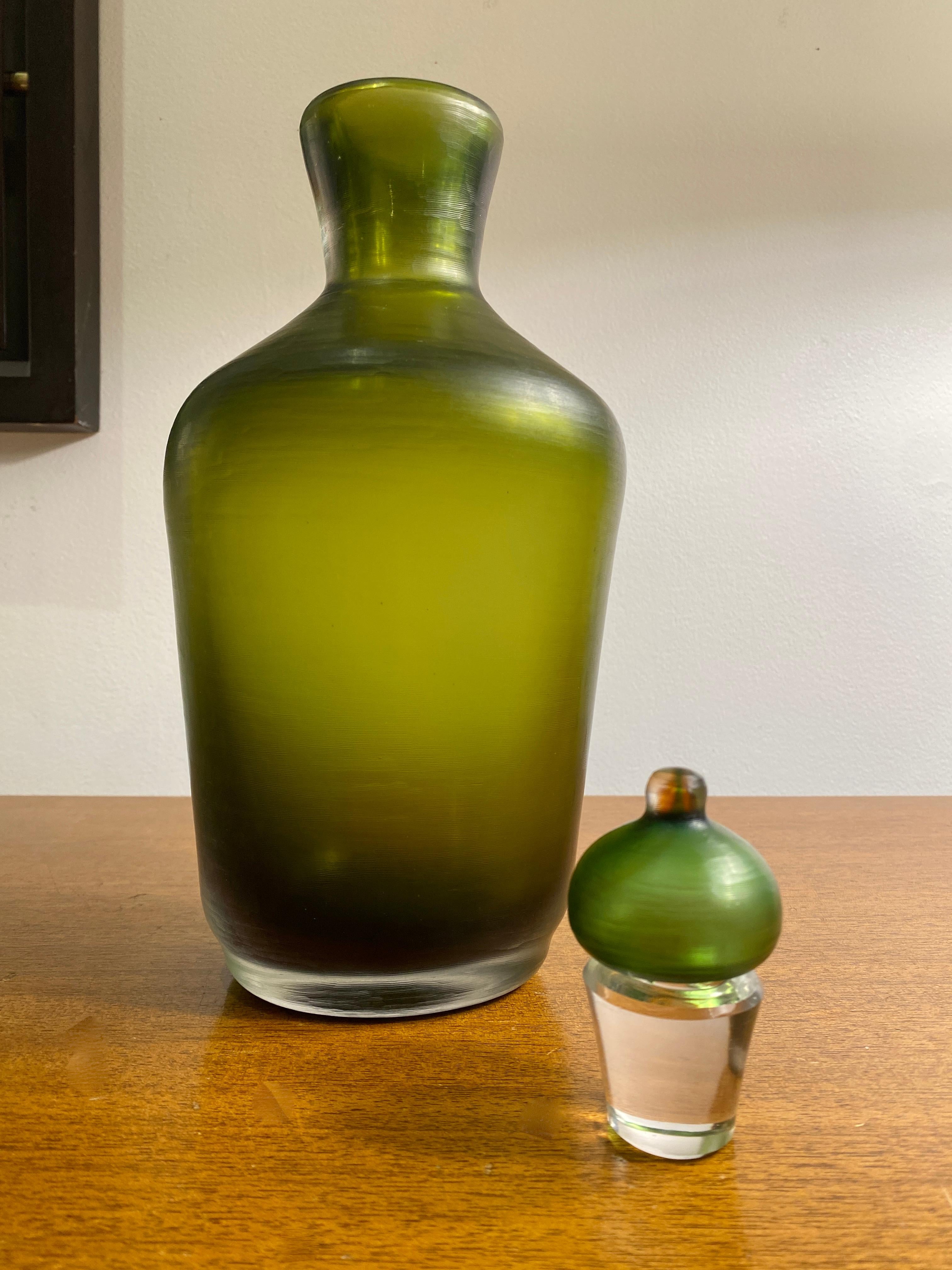 Venini Sommerso Inciso Green Glass Bottle and Stopper For Sale 1