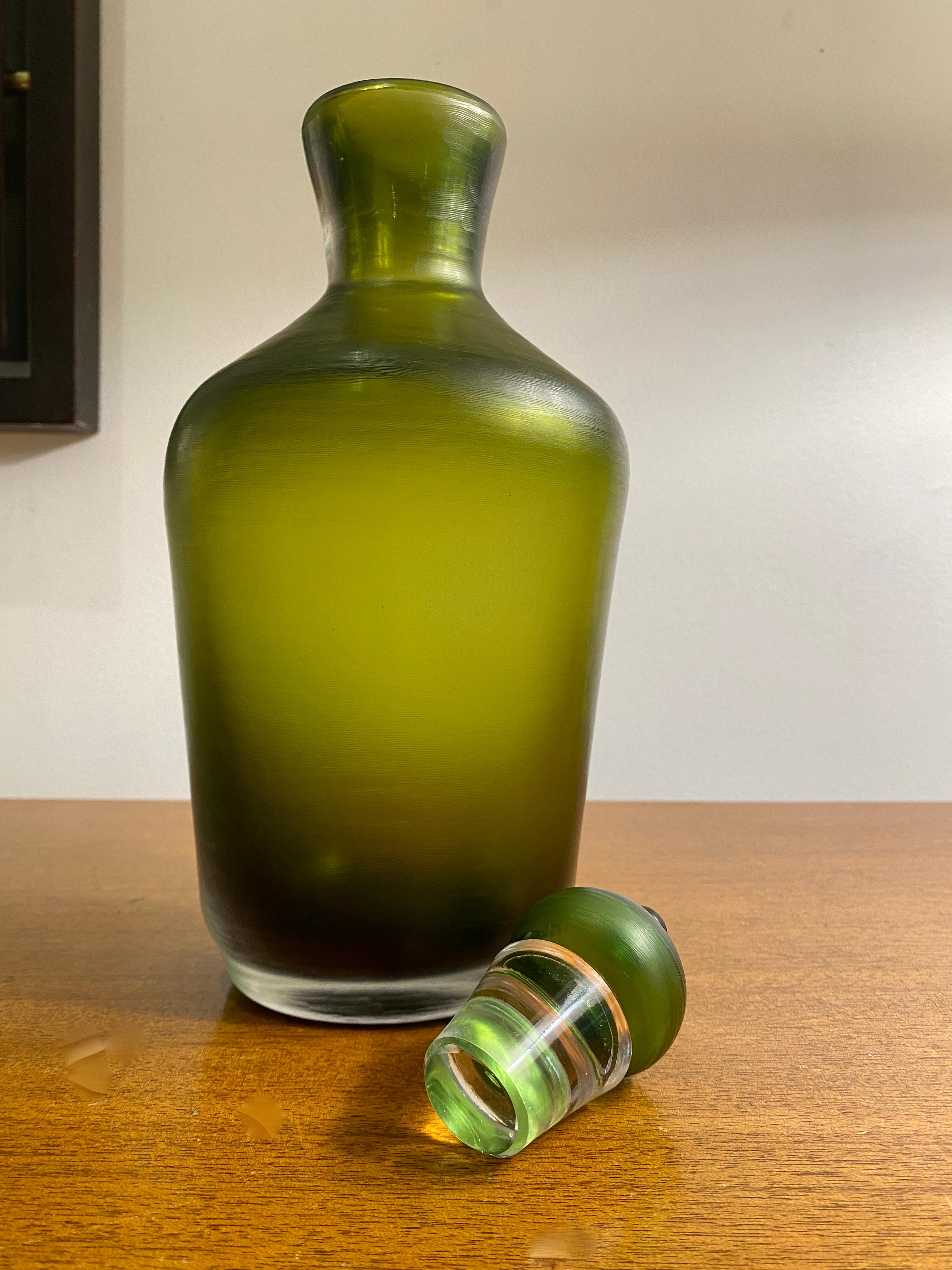 Venini Sommerso Inciso Green Glass Bottle and Stopper For Sale 2