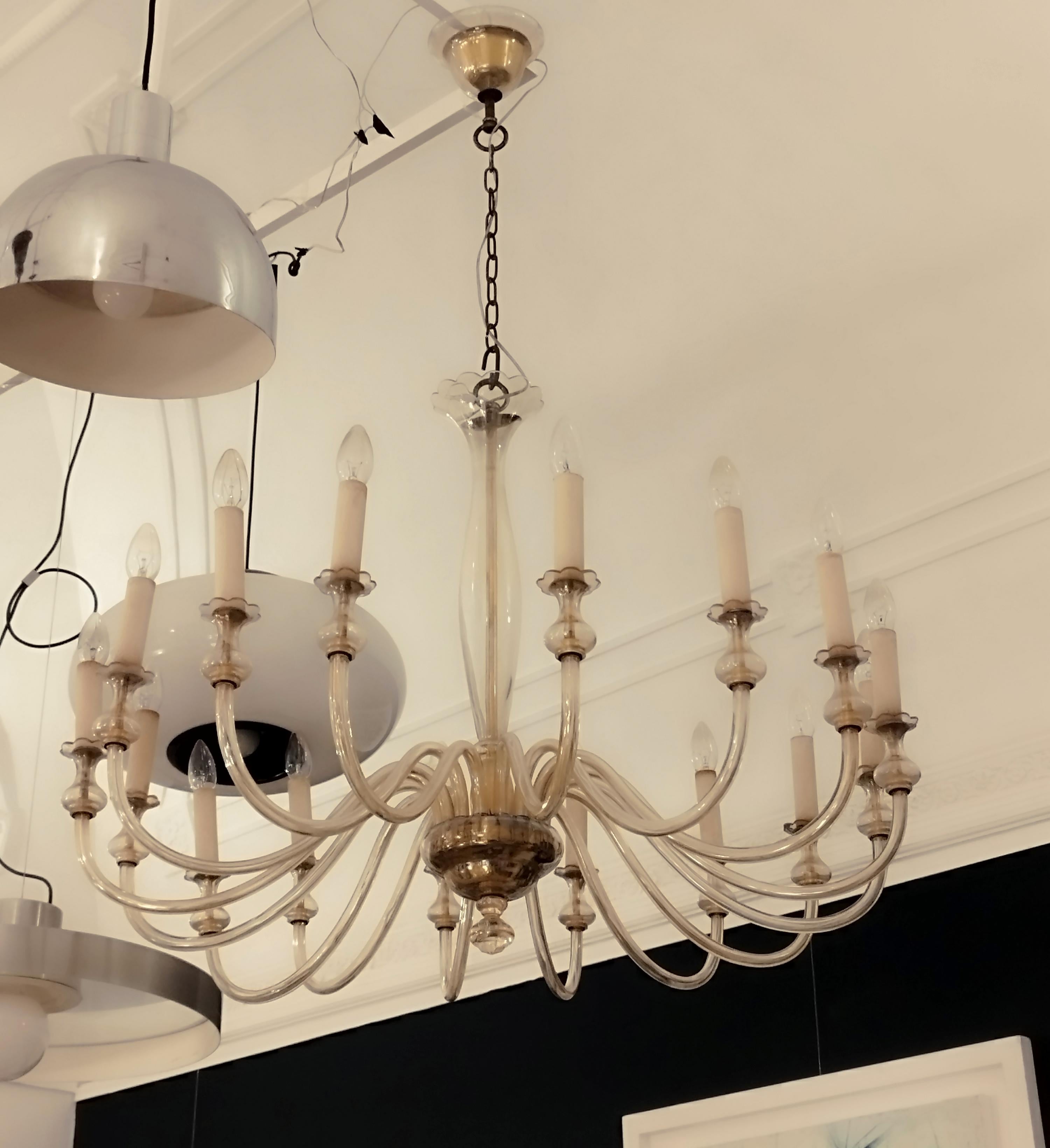 Mid-Century Modern Venini 16-Light Murano Glass and Brass Chandelier, Italy 1950s For Sale