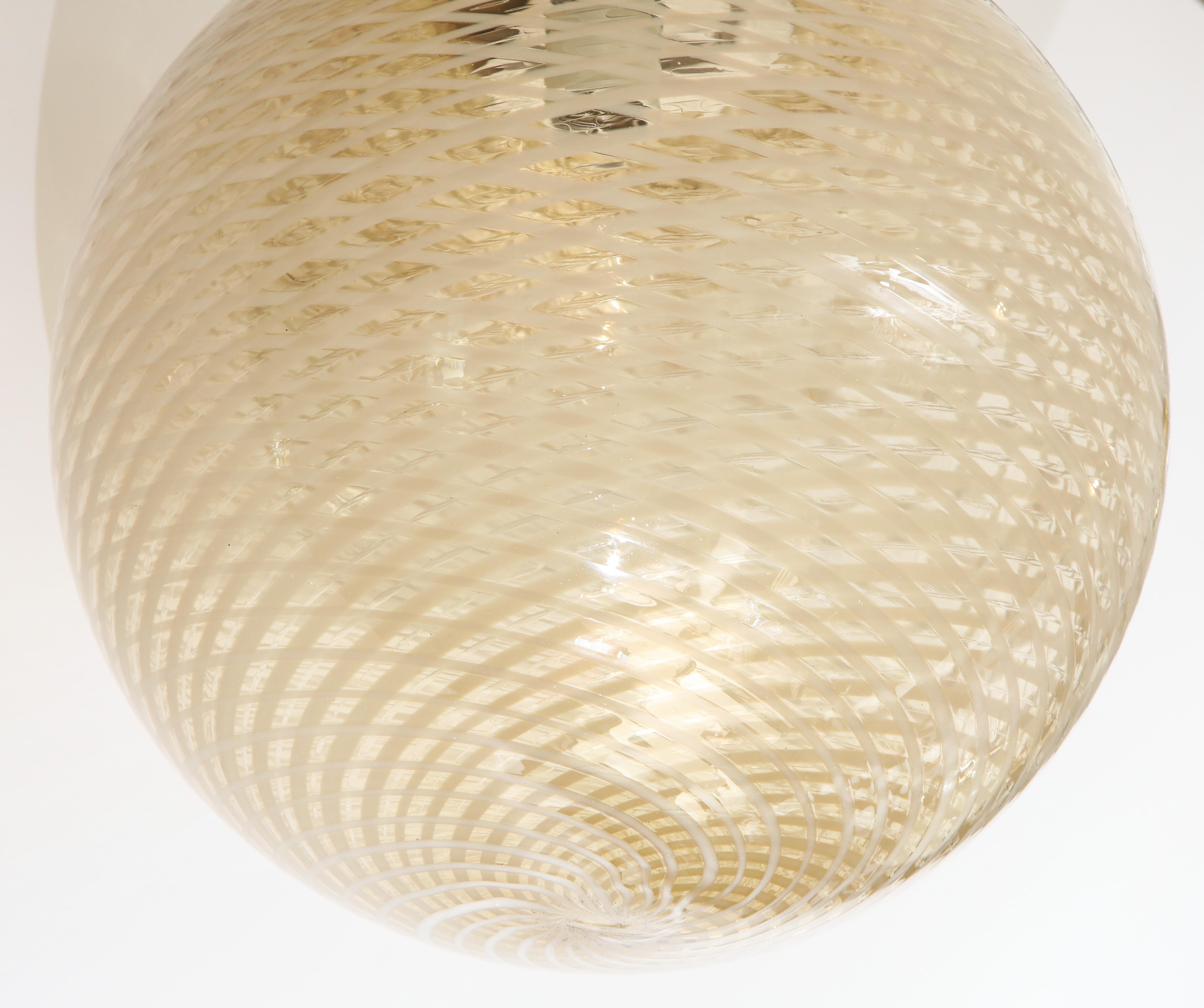 Venini Gold and Cream Italian 1930's Reticello Glass Globe Chandelier In Excellent Condition In New York, NY