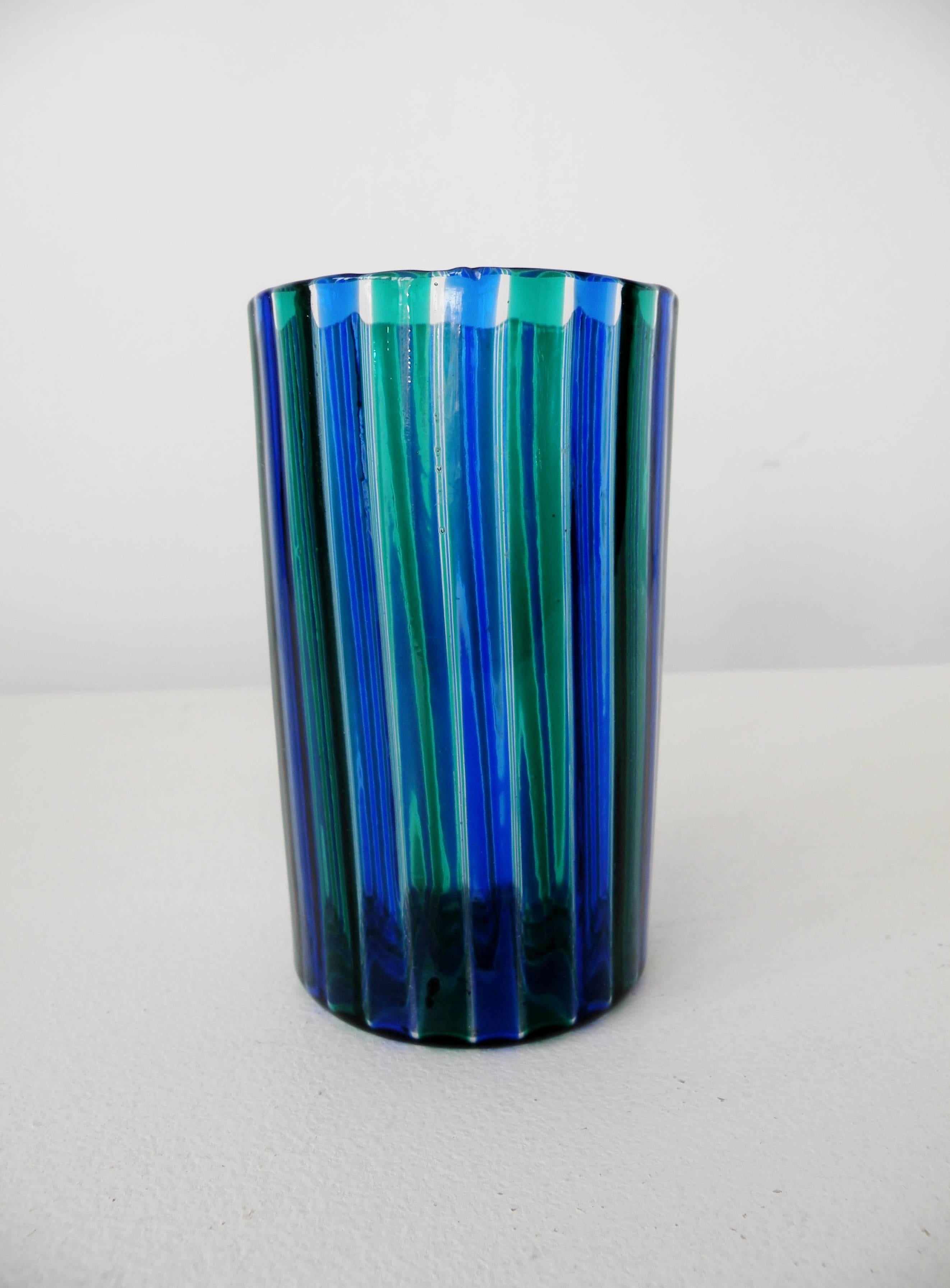 Mid-Century Modern Venini 1960s Gio Ponti Vert et bleu Striped Beaker Vase
