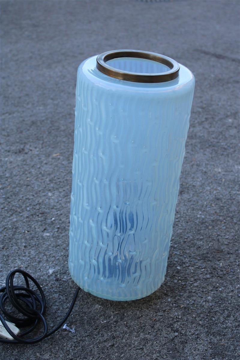 Lampe de table cylindrique en verre de Murano irisé Venini des années 1960.