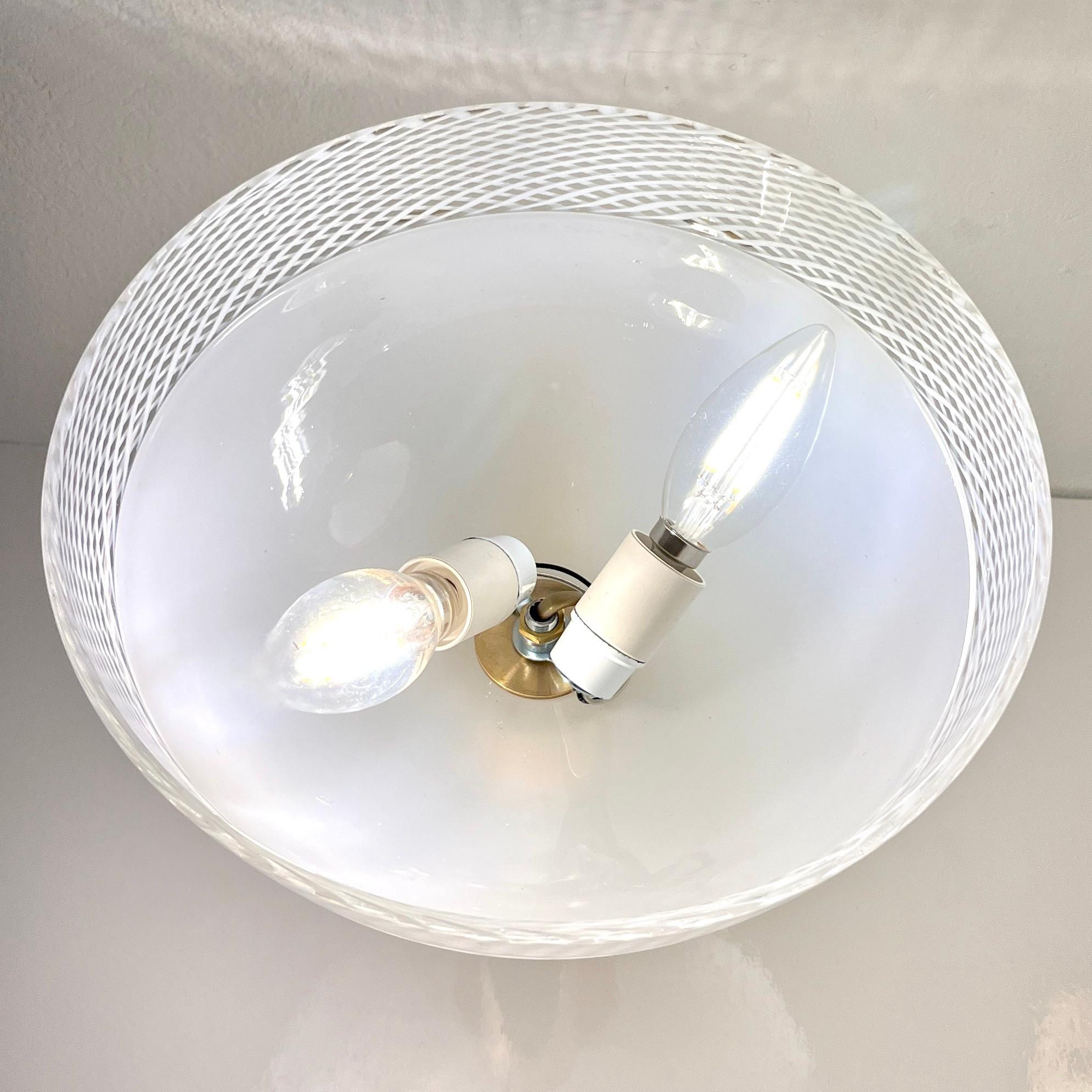 20ième siècle Venini Style 1970s Italian Art Deco Design White Murano Glass Bowl Brass Sconces en vente