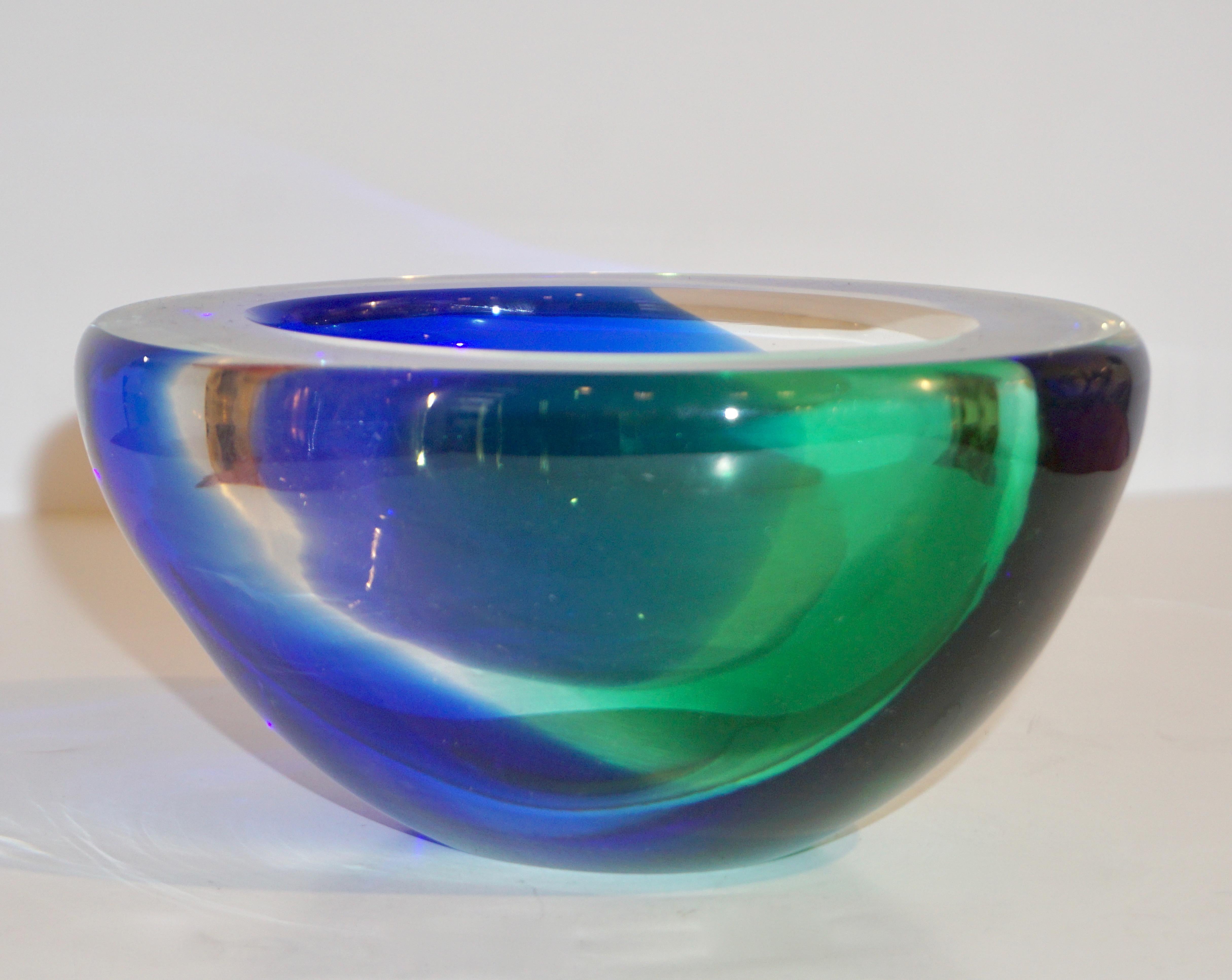 Venini 1970s Italian Murano Glass Geometric Oval Blue Green Murano Glass Bowl In Excellent Condition In New York, NY