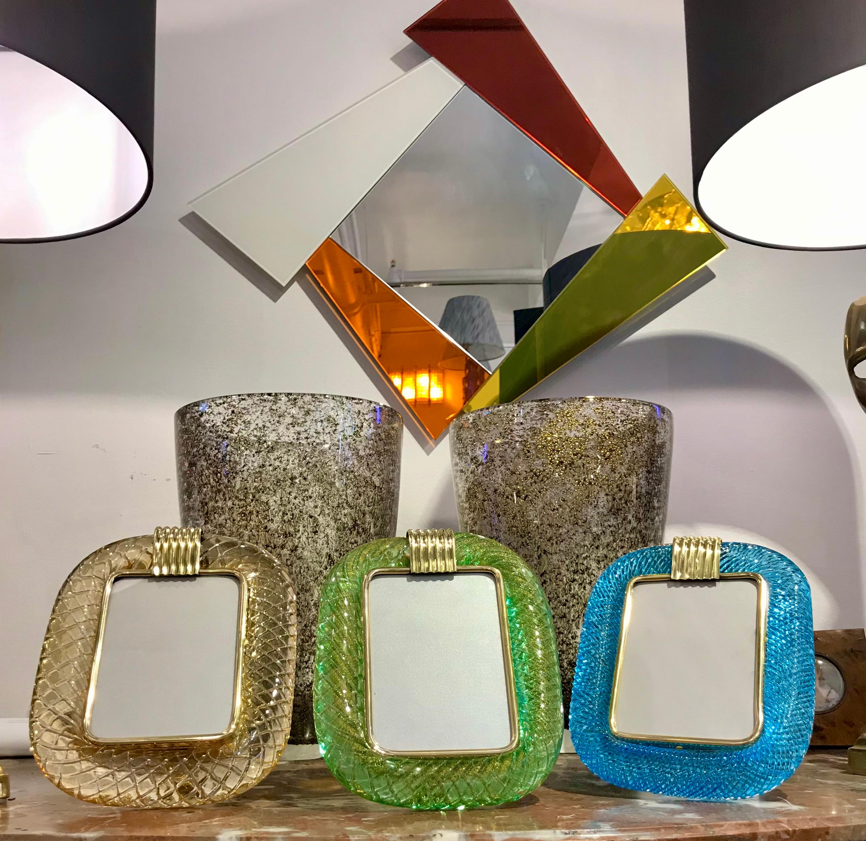 A sophisticated Venetian modern design picture frame in thick blown Murano glass by Venini, signed piece. The elegant texture of the twisted glass frame in Torchon, of high quality, in a lively apple green color worked with pure gold, accentuates