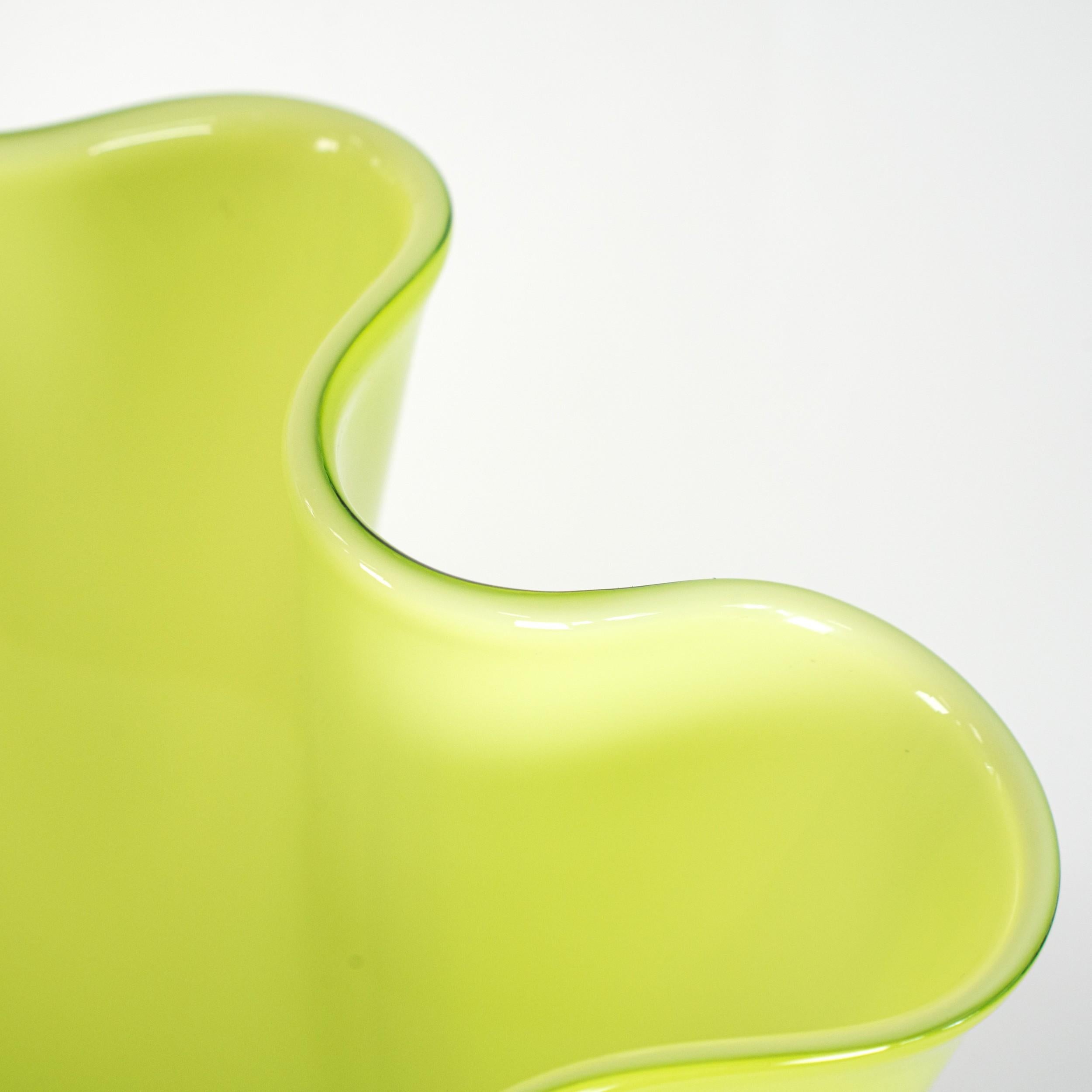 VENINI 90° Anniversary vase Fazzoletto Green Murano Glass Signed 2012 In condizioni ottime in vendita a Venezia, IT