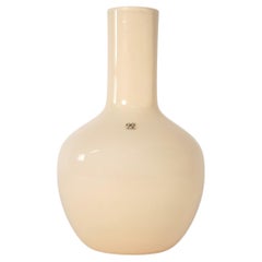 Vaso in vetro di Murano "Opachi Ivory" della collezione VENINI 90th, disegnato da Tobia Scarpa, firmato 2012, Italia