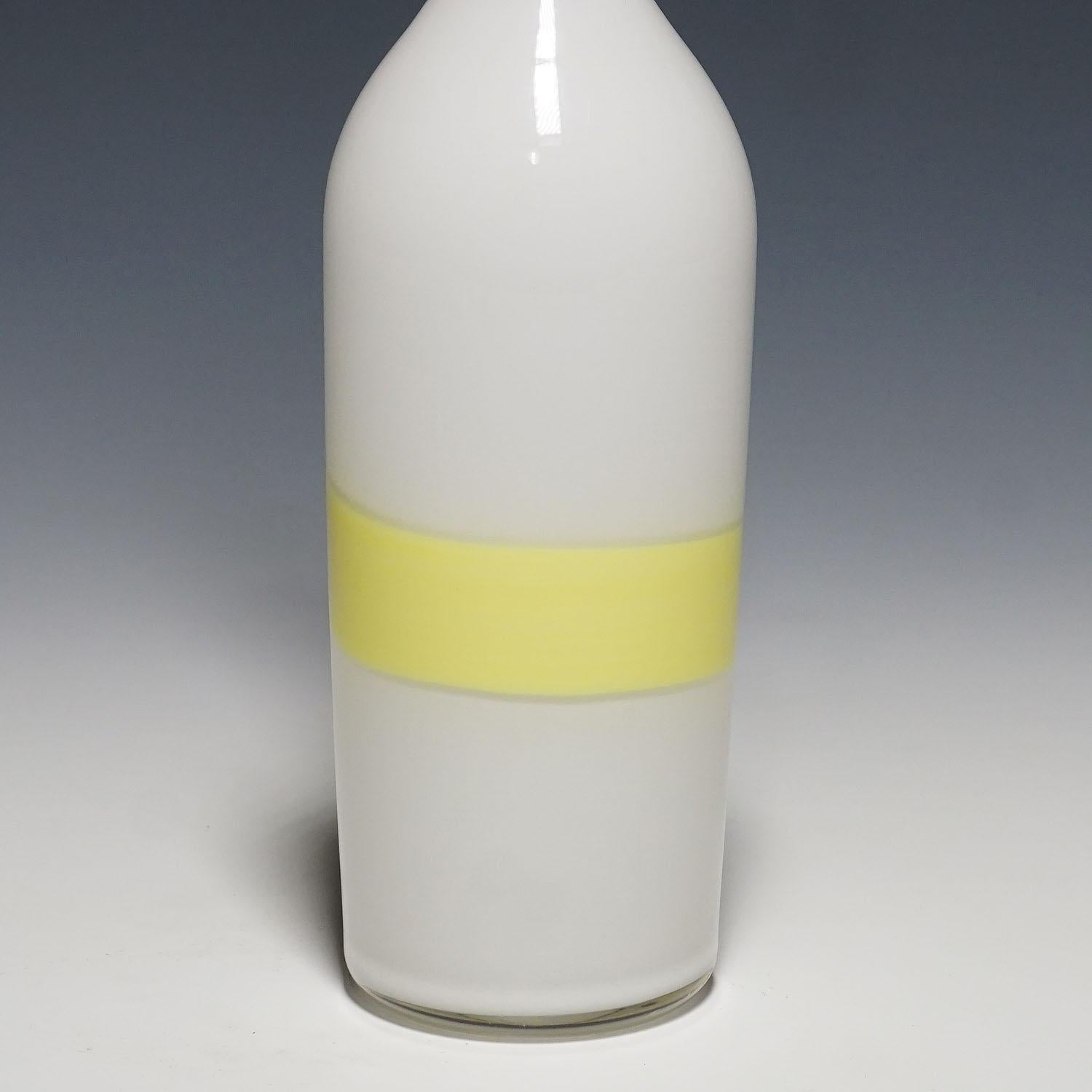 Venini Art Glass Bottle with Fasce Decoration in Yellow, Murano 1950s In Good Condition For Sale In Berghuelen, DE