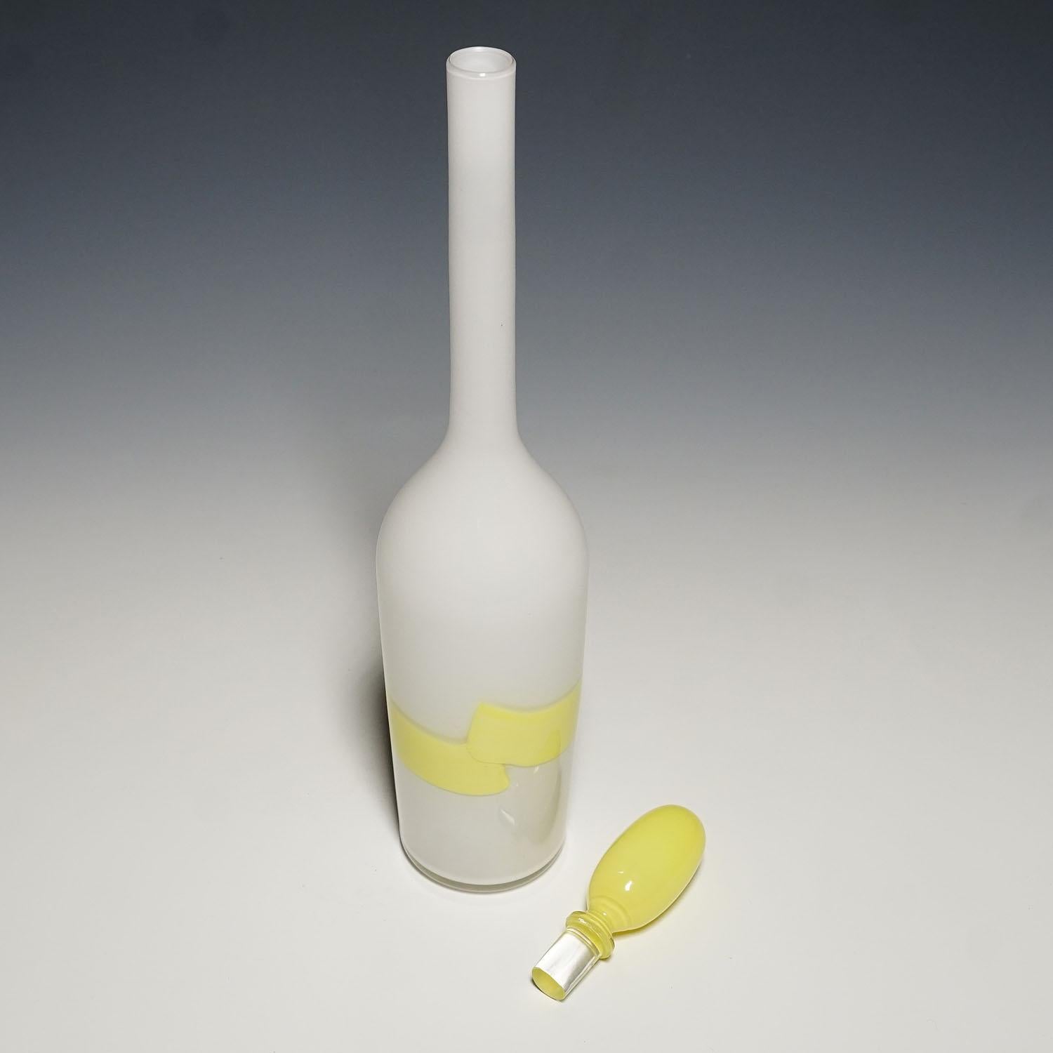 Venini Art Glass Bottle with Fasce Decoration in Yellow, Murano 1950s For Sale 1
