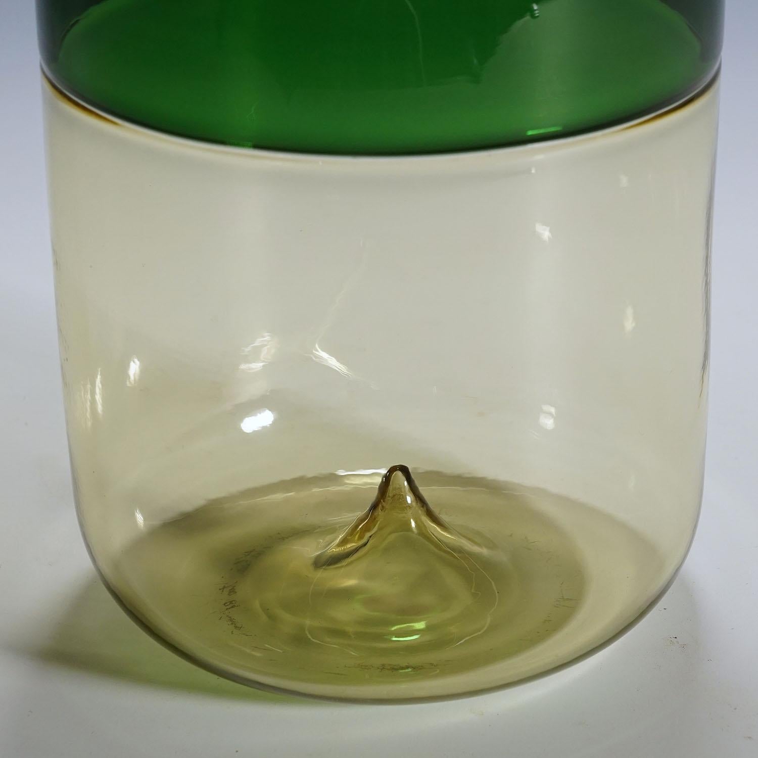 Vase en verre d'art Venini 'Bolle' de Tapio Wirkkala pour Venini, Murano 1966

Un vase en verre d'art vintage de la série 'Bolle'. Verre mince soufflé à la bouche, paille et vert pomme, fusionné selon la technique de l'incalmo. Conçu par Tapio