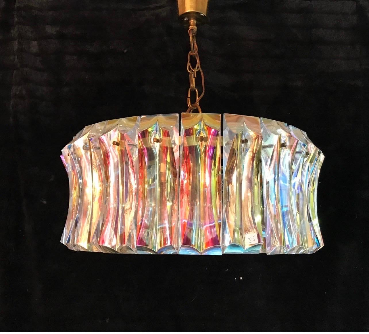 Venini iridescent xl chandelier with large Murano glass with brass structure. The design and the quality of the glass make this piece the best of Italian design.
This unique chandelier by Venini in murano glass is exceptional.

Venini is an Italian