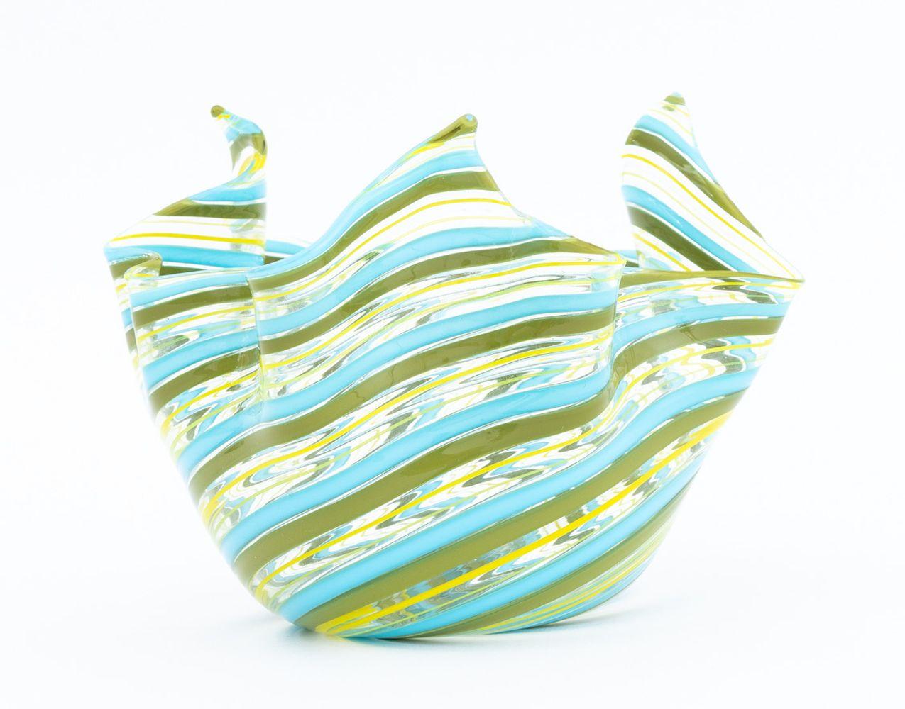 Venini Attr. Vaso a fazzoletto in vetro artistico di Murano In condizioni buone in vendita a Astoria, NY