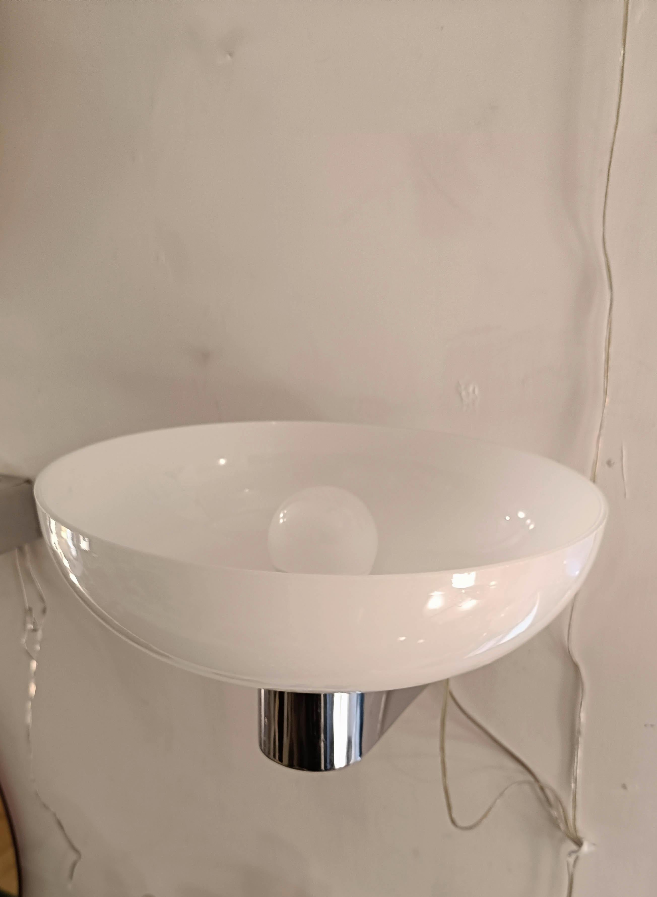 Venini Attrib. Lámpara de pared de latón cromado y cristal de Murano, Italia años 50 Moderno de mediados de siglo en venta