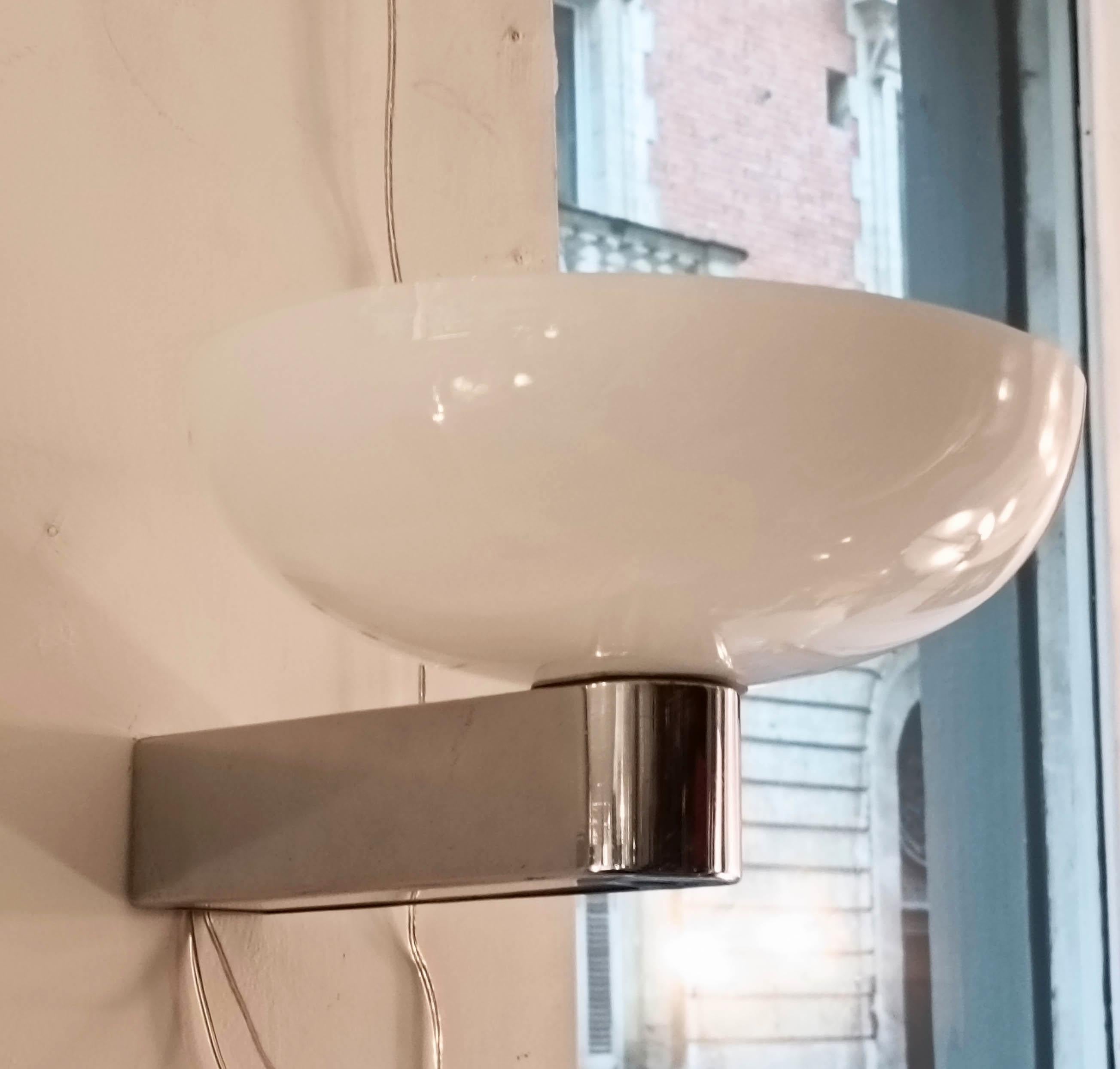 Venini Attrib. Lámpara de pared de latón cromado y cristal de Murano, Italia años 50 Italian en venta