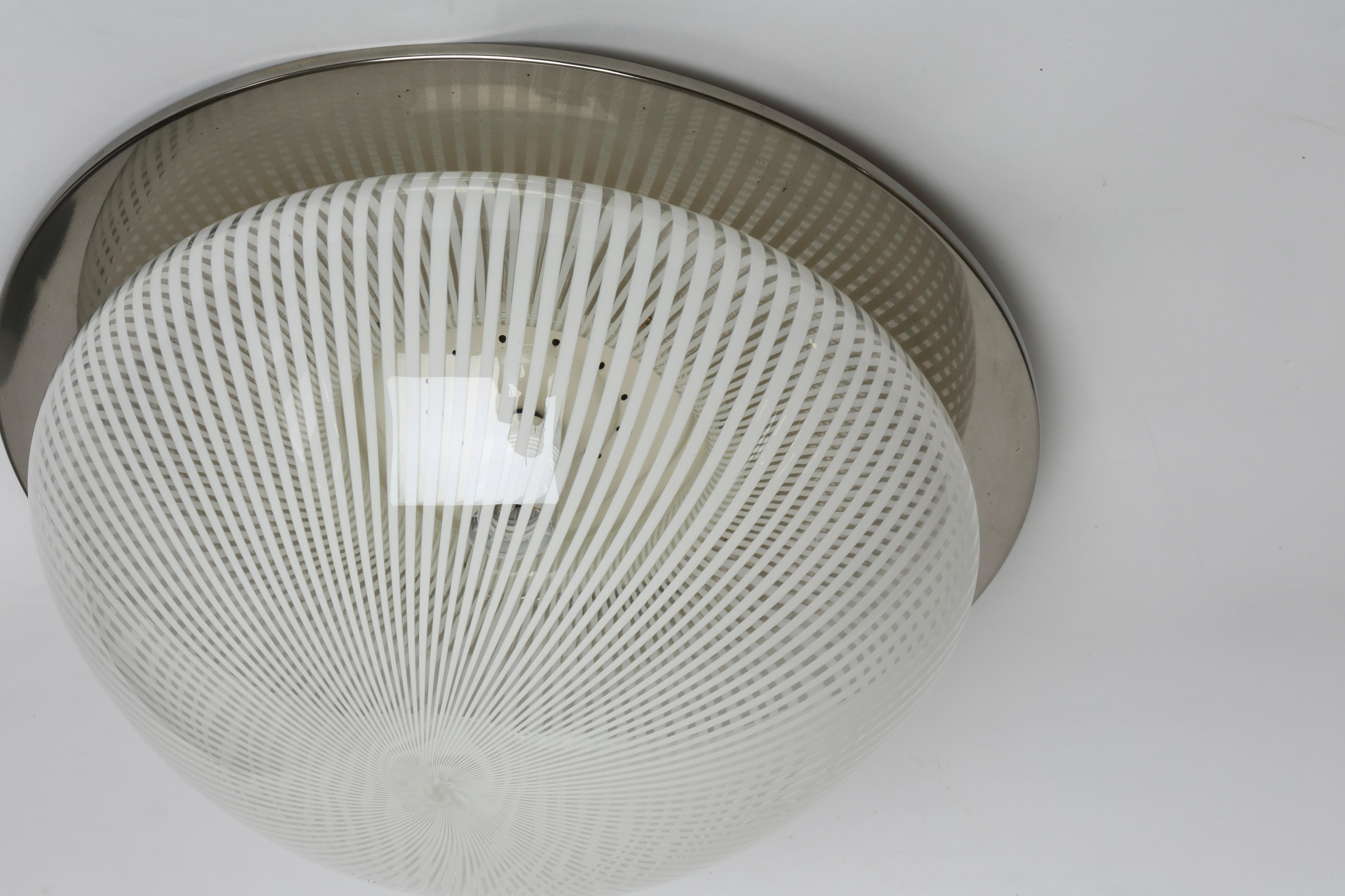 Venini ha attribuito a Murano una lampada da incasso in vetro, Italia, circa 1960 in vendita 3