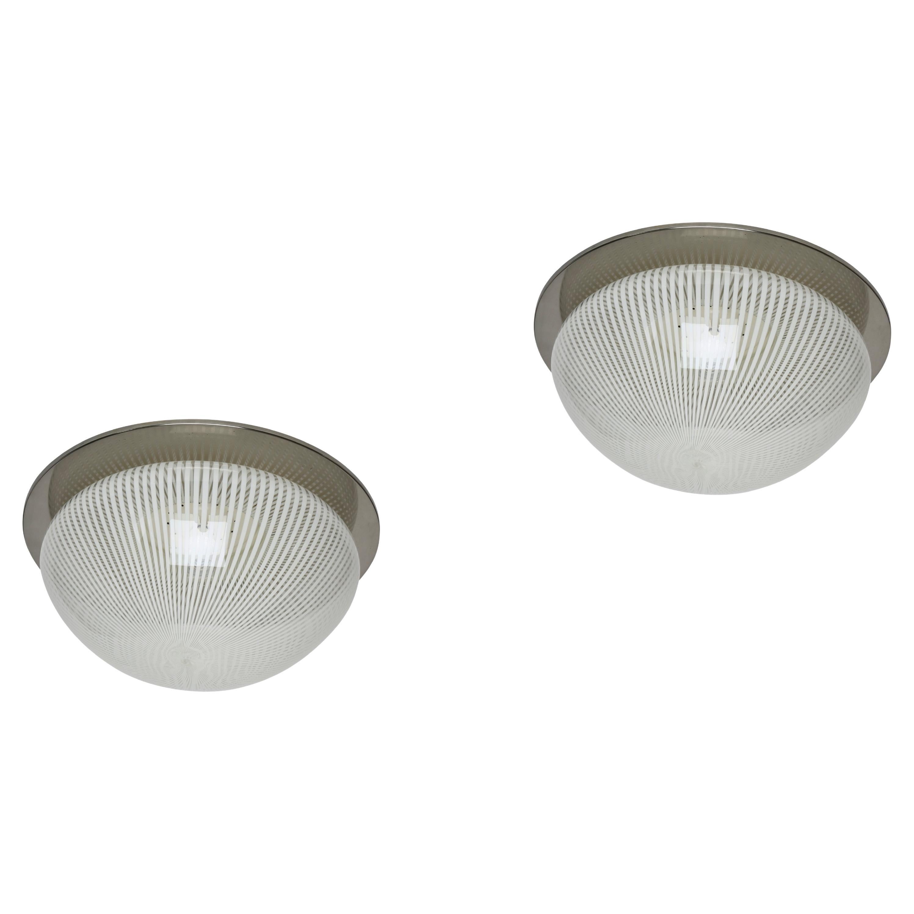 Venini ha attribuito a Murano una lampada da soffitto a incasso in vetro
Vetro reticello di Murano, metallo cromato.
Realizzato in Italia negli anni '60.
Il diametro del bicchiere è di soli 15 pollici.
Prendi una lampadina Edison a testa
Cablaggio