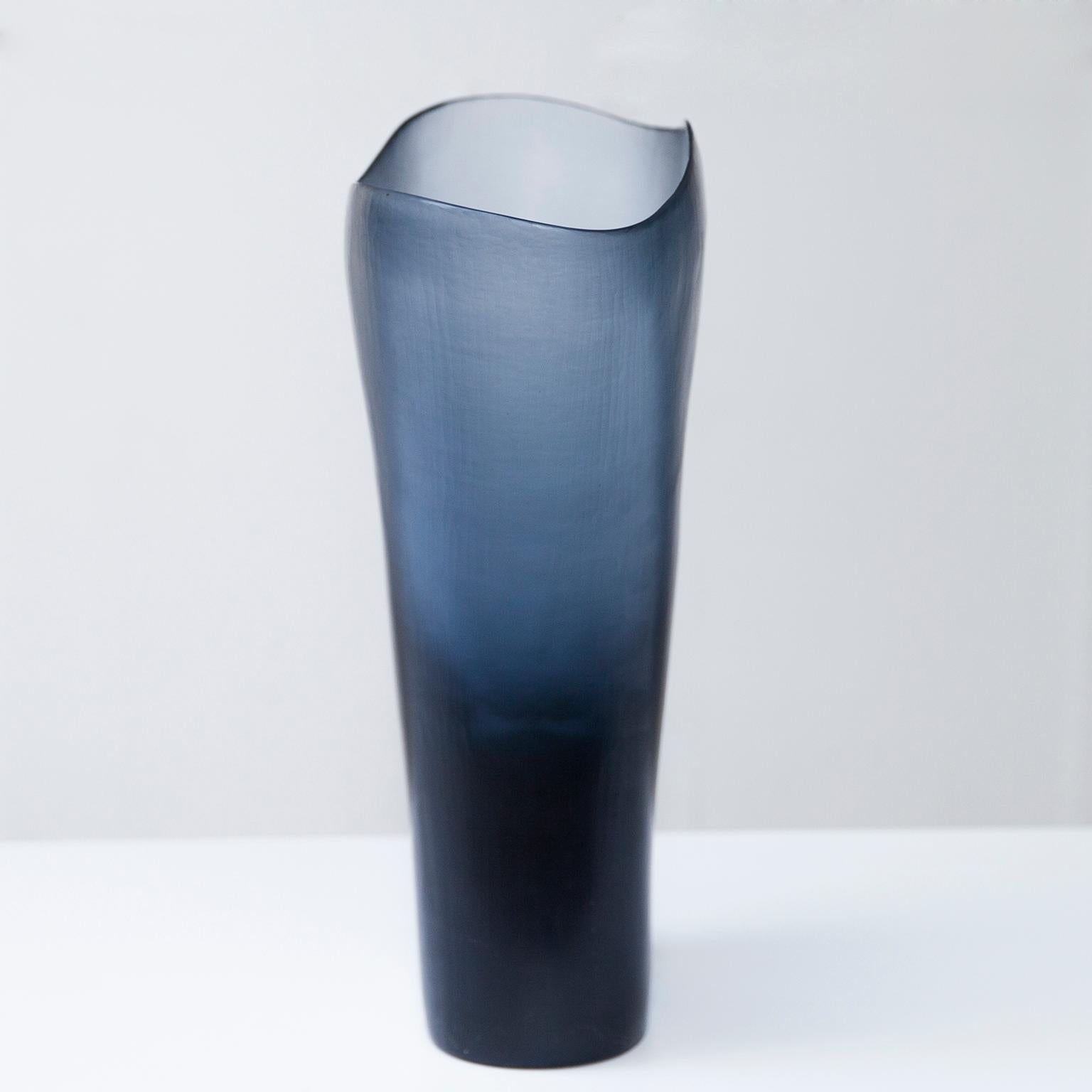 Venini Battuto Monumental Vase Tobia Scarpa 1959 Signed In Excellent Condition For Sale In Munich, DE