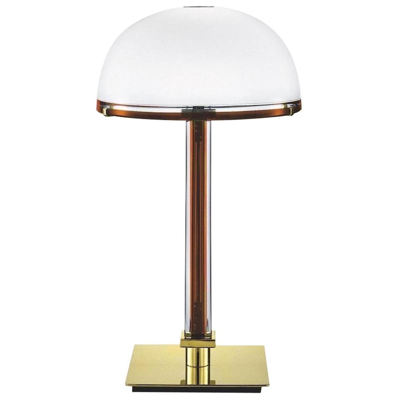 La lampe de table Belboi Tavolo, conçue et fabriquée par Venini, présente un plateau en verre soufflé à la main et des finitions en métal plaqué or. Ajoute une touche de couleur à n'importe quel bureau ou table. Source lumineuse : Un max 150 W E14