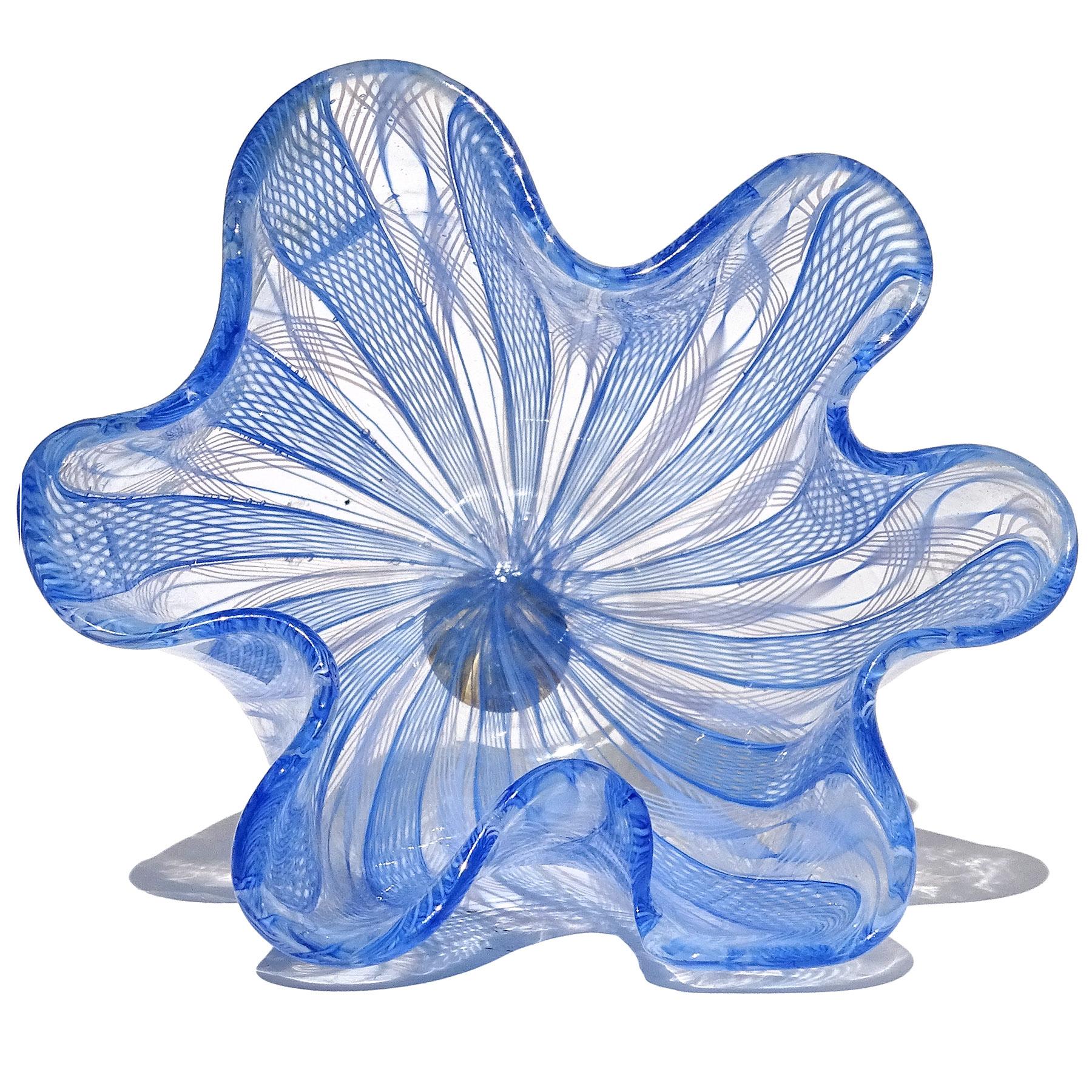 Venini Bianconi, Fazzoletto-Vase aus italienischem Murano-Kunstglas in Blau und Weiß, Zanfirico (Handgefertigt) im Angebot