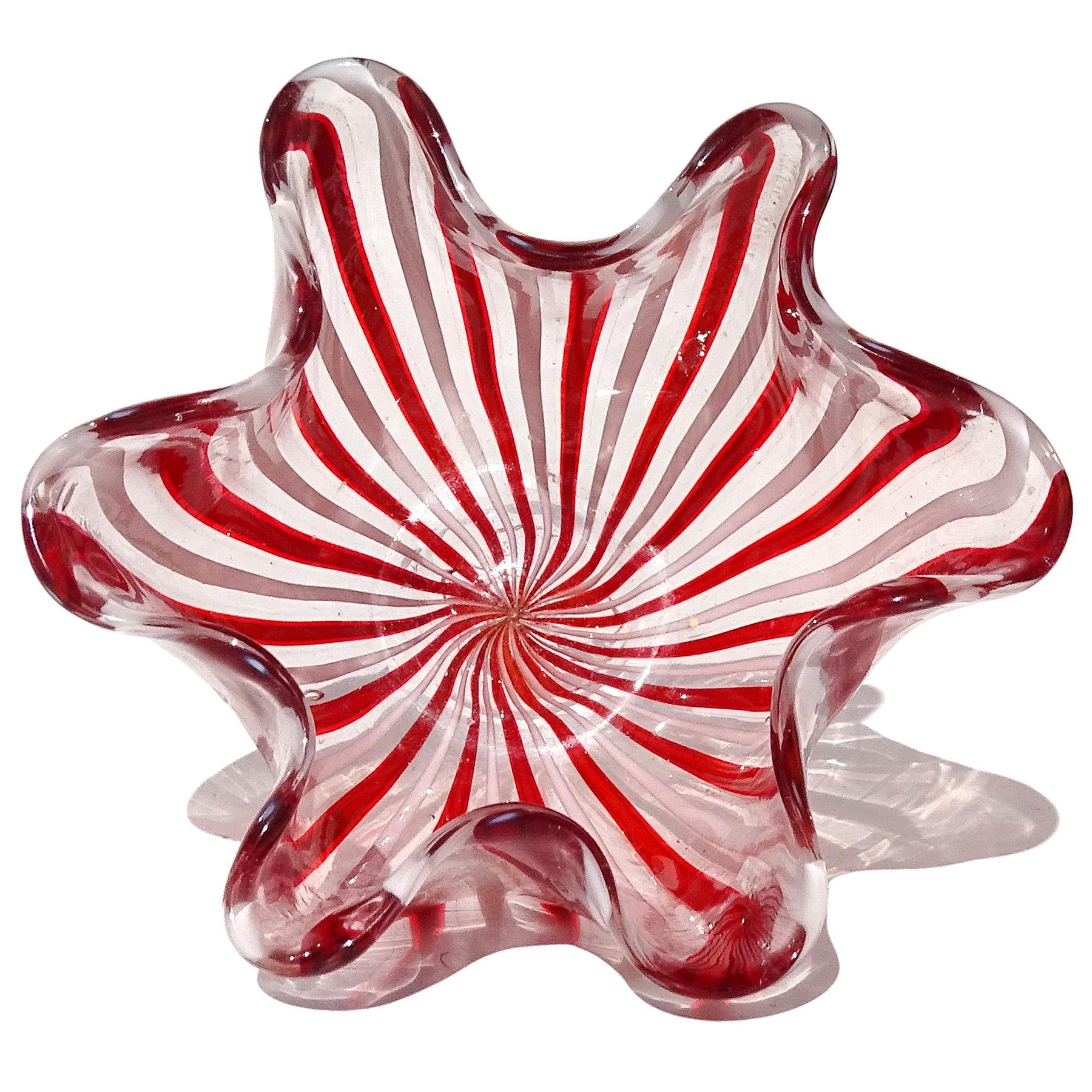 Venini Bianconi Murano Red White Ribbons Italian Art Glass Fazzoletto Vase In Good Condition For Sale In Kissimmee, FL