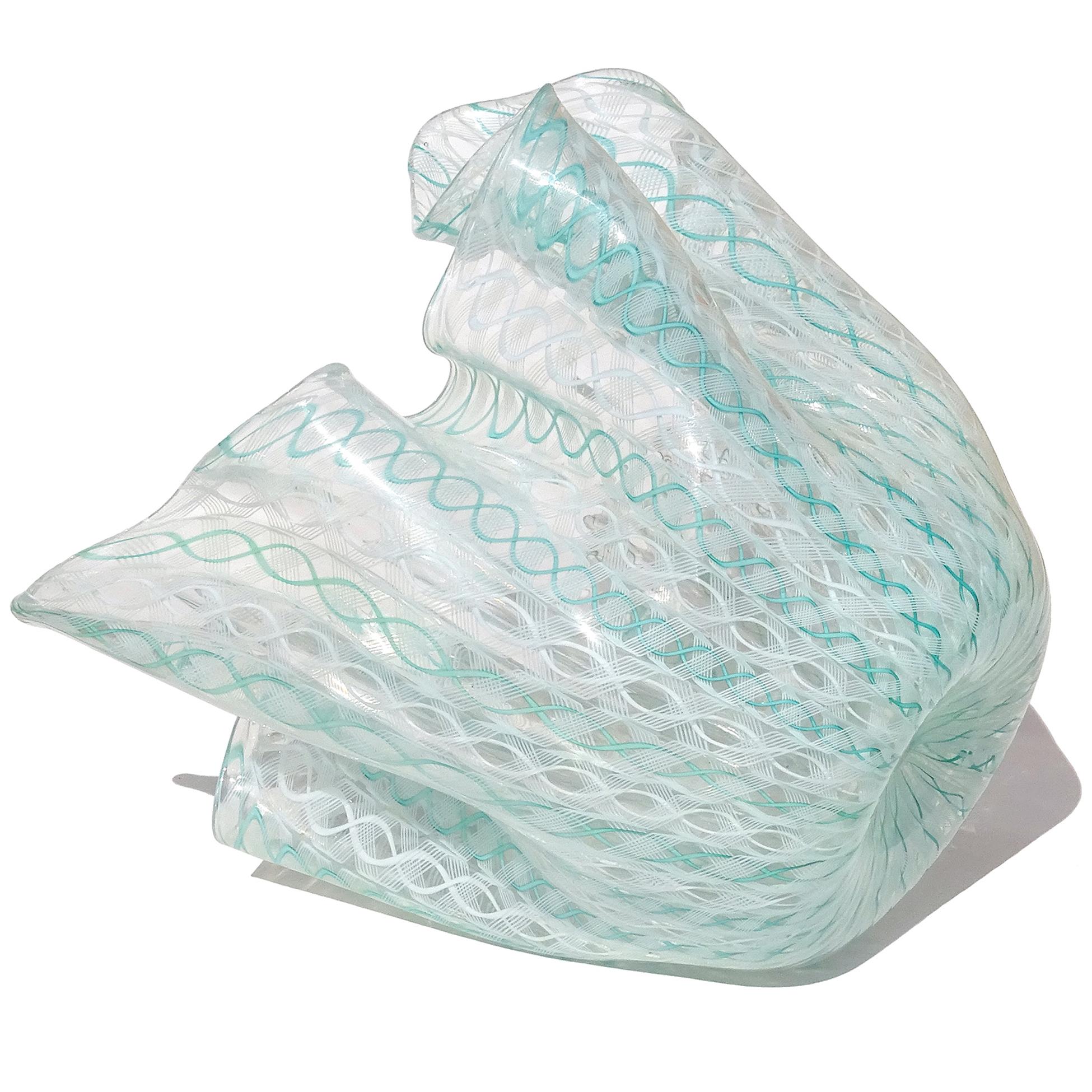 Venini Bianconi Murano White Teal Zanfirico Italian Art Glass Fazzoletto Vase im Angebot 1