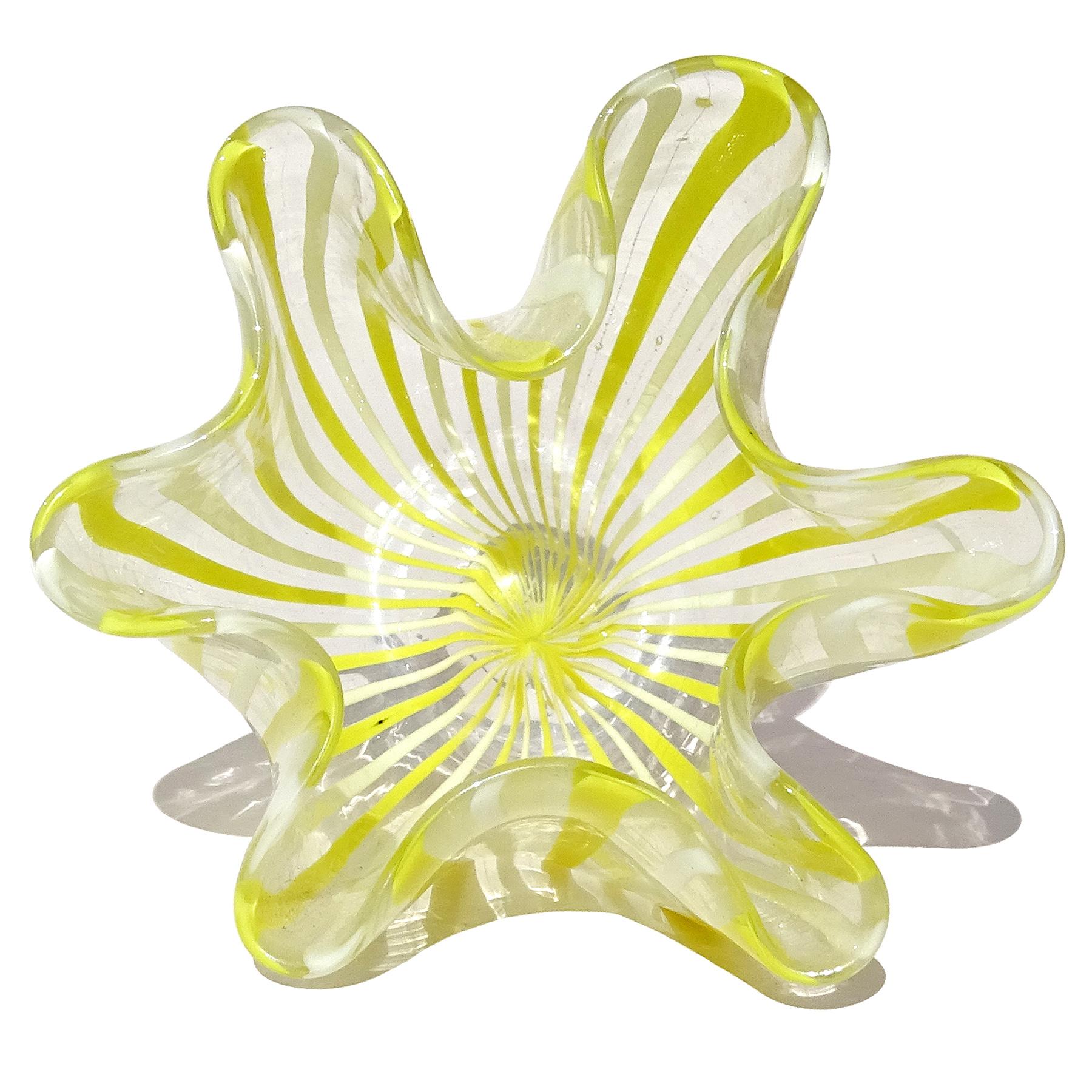 Venini Bianconi Murano Yellow White Ribbons Italian Art Glass Fazzoletto Vase In Good Condition For Sale In Kissimmee, FL