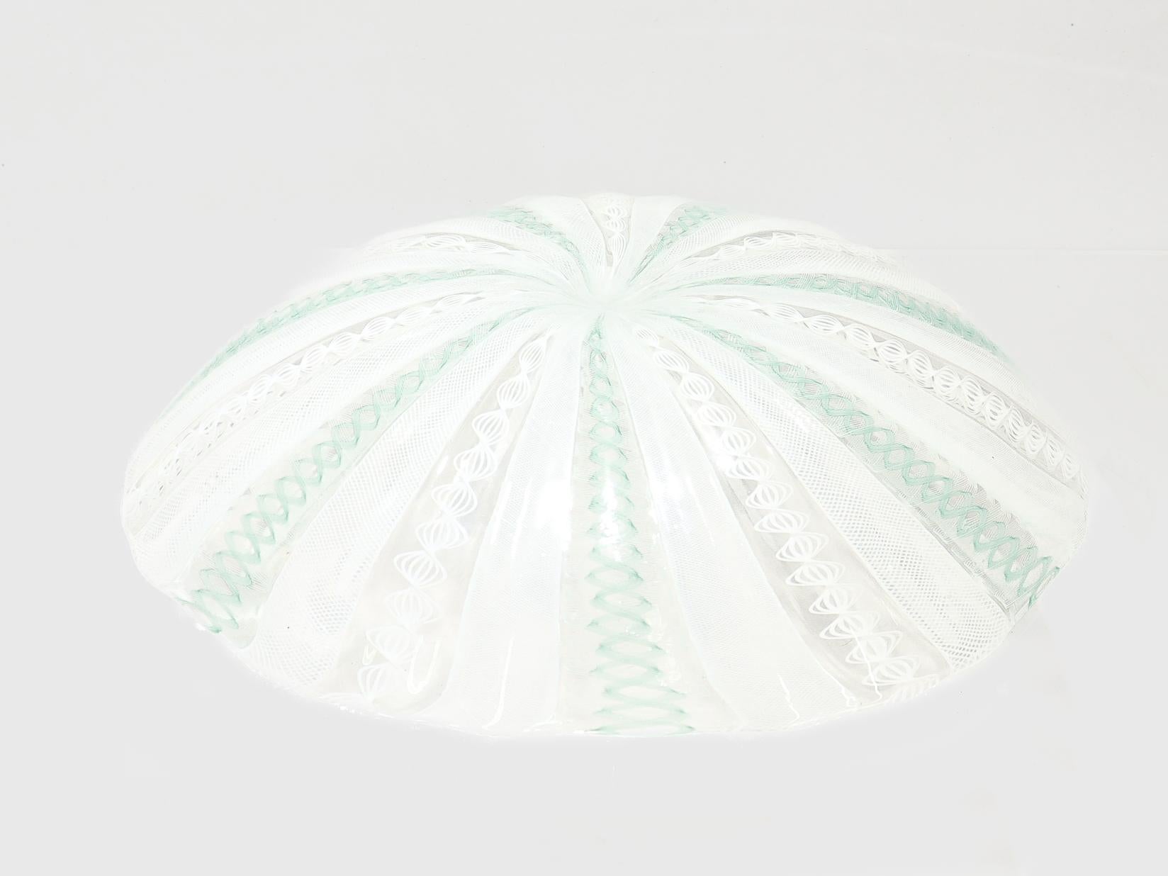 Plat ou coupe basse Venini Bianconi Zanfirico Lattimo blanc et sarcelle en vente 3