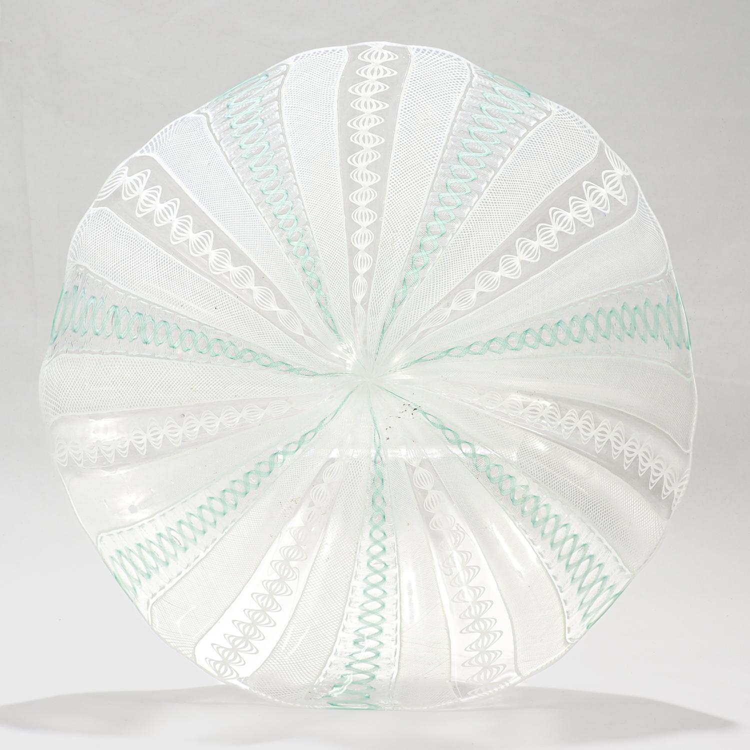 Mid-Century Modern Plat ou coupe basse Venini Bianconi Zanfirico Lattimo blanc et sarcelle en vente